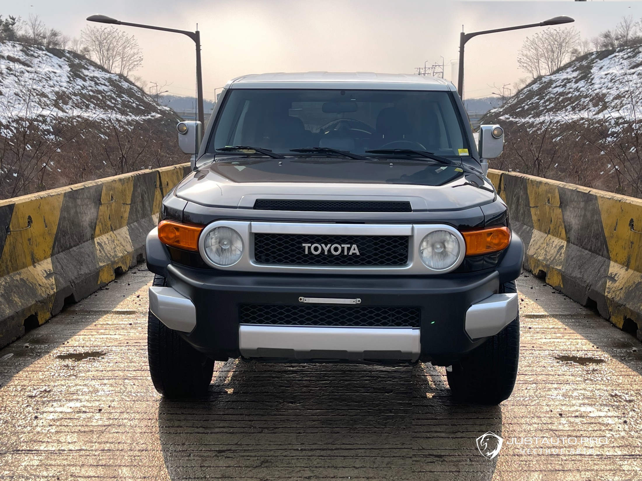 Автомобиль Toyota FJ Cruiser