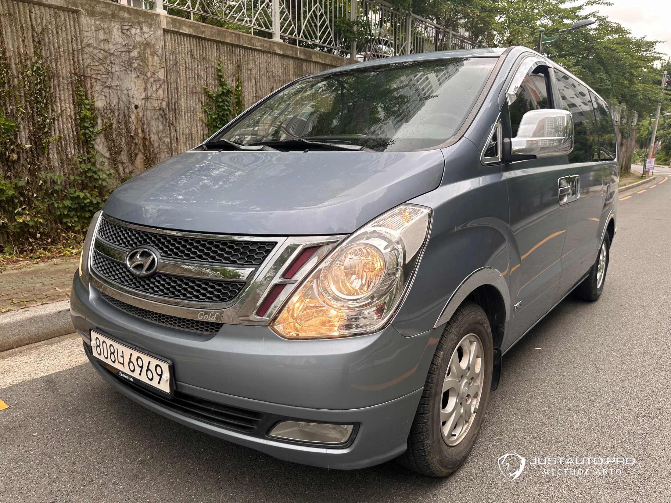 Автомобиль Hyundai Starex