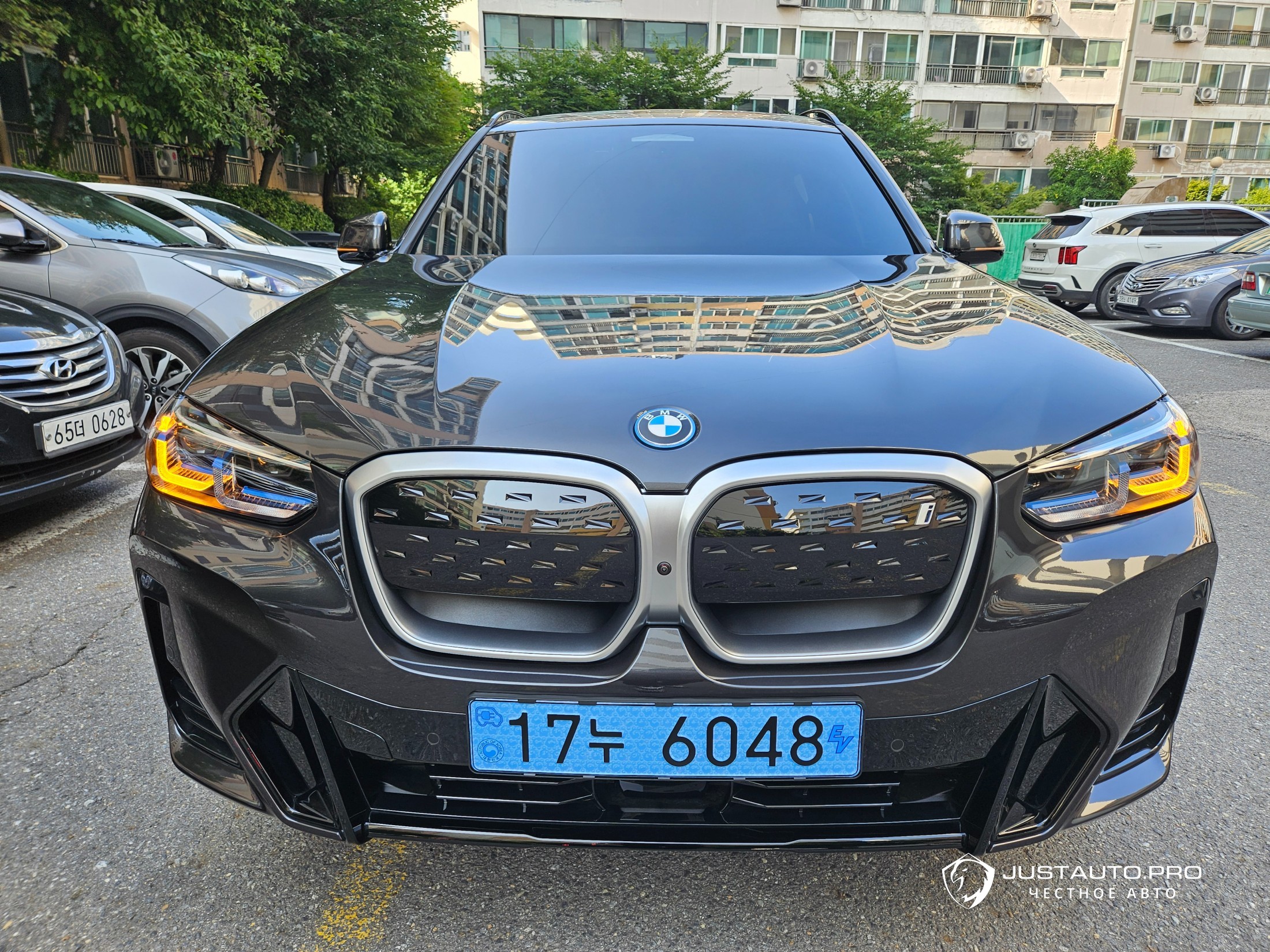 Автомобиль BMW iX3