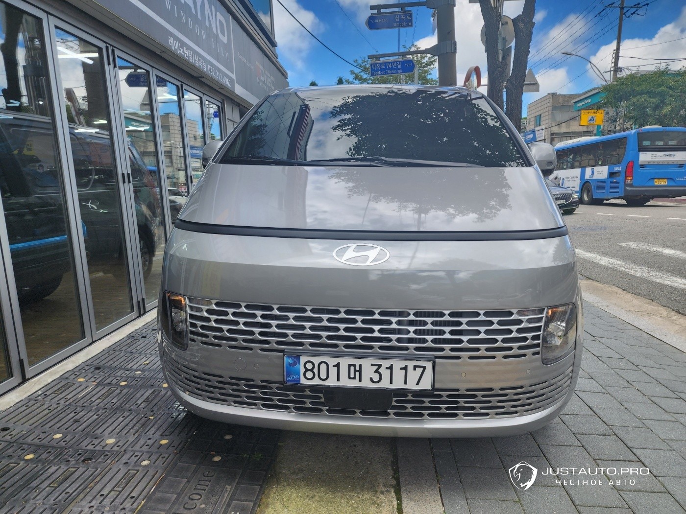 Автомобиль Hyundai Staria