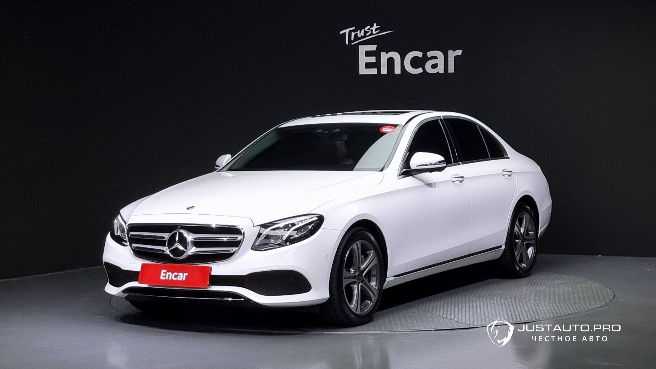 Автомобиль Mercedes-Benz E-Class