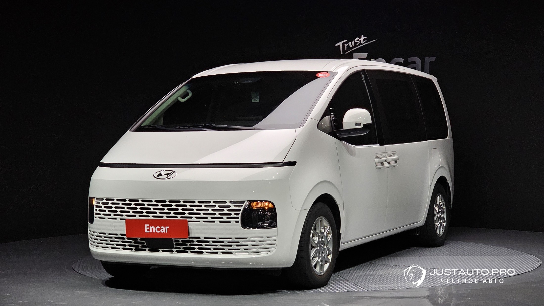 Автомобиль Hyundai Staria