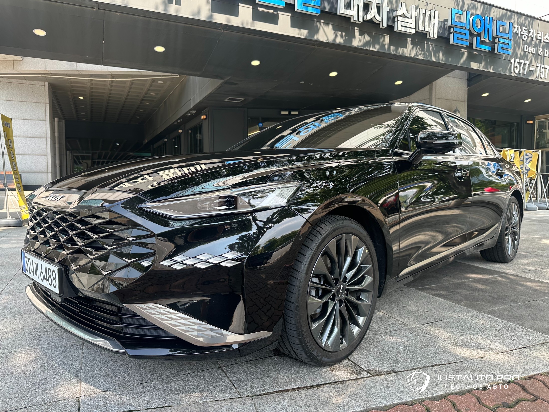 Автомобиль Kia K8