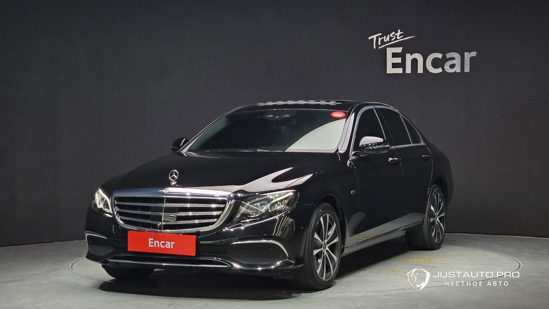 Автомобиль Mercedes-Benz E-Class
