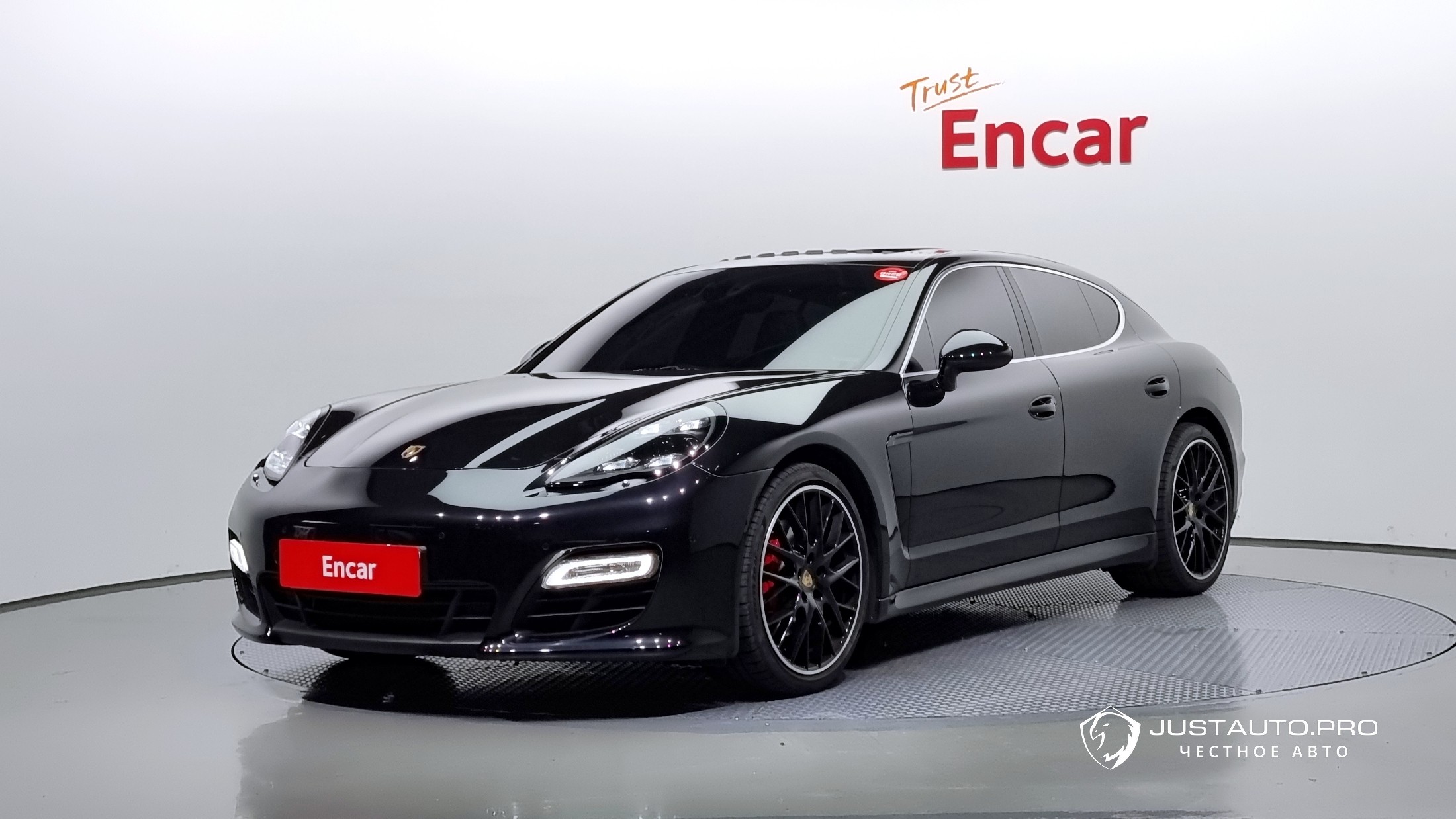 Автомобиль Porsche Panamera
