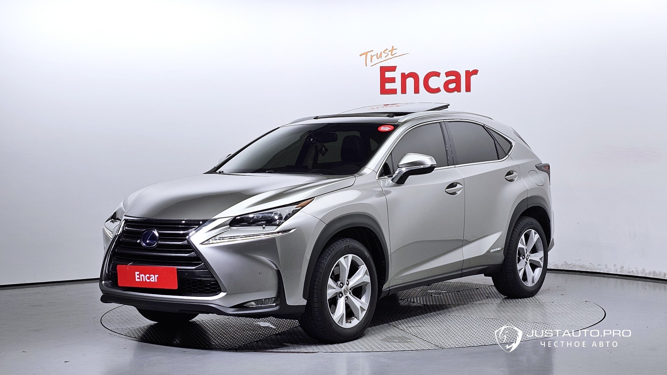 Автомобиль Lexus NX