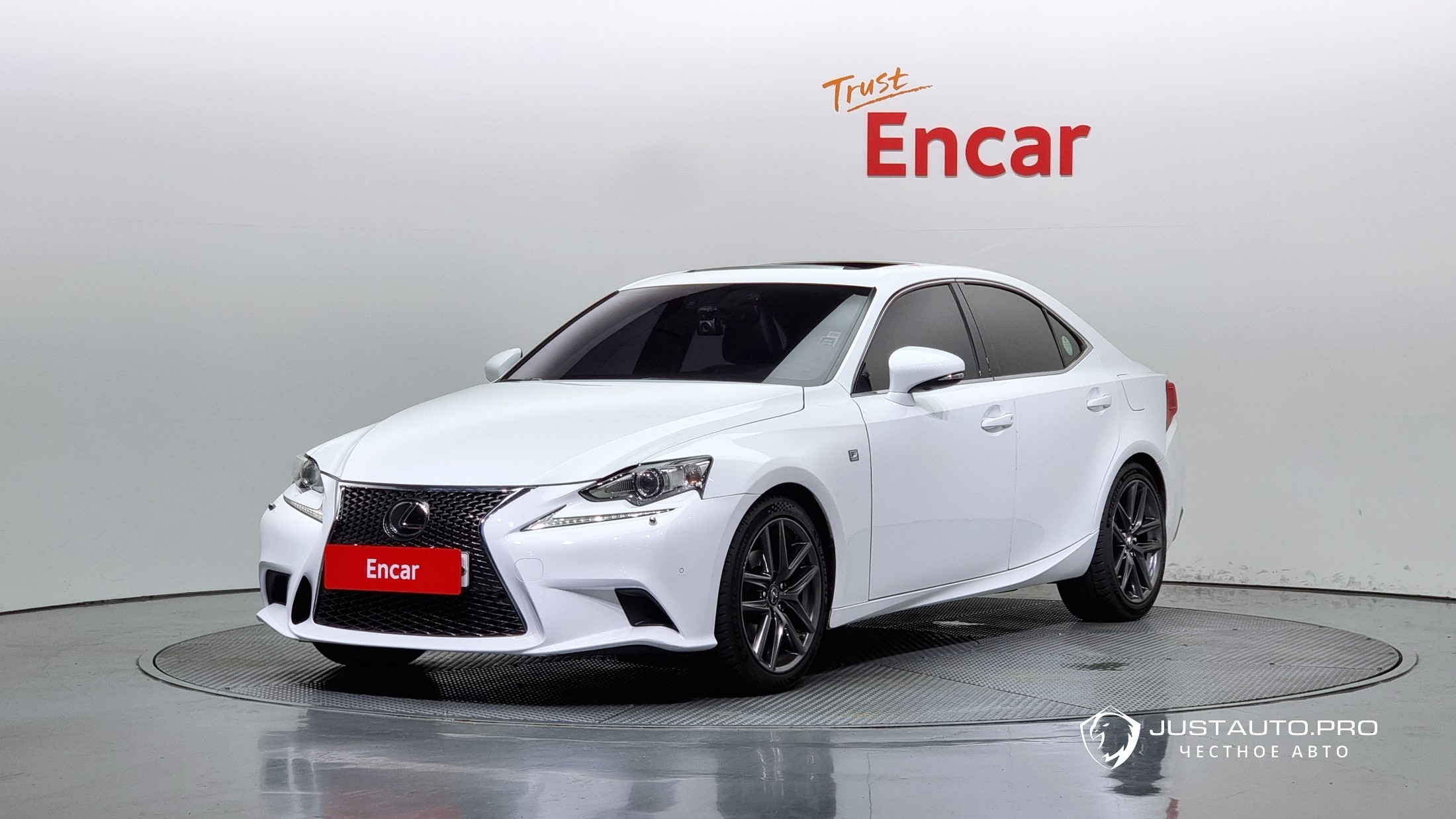 Автомобиль Lexus IS