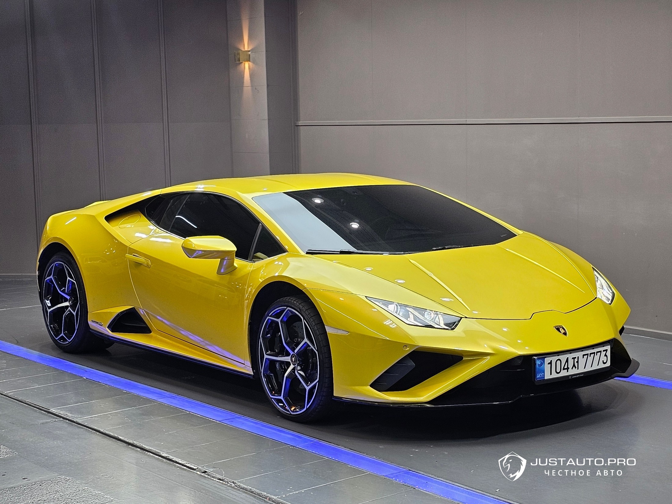 Автомобиль Lamborghini Huracan