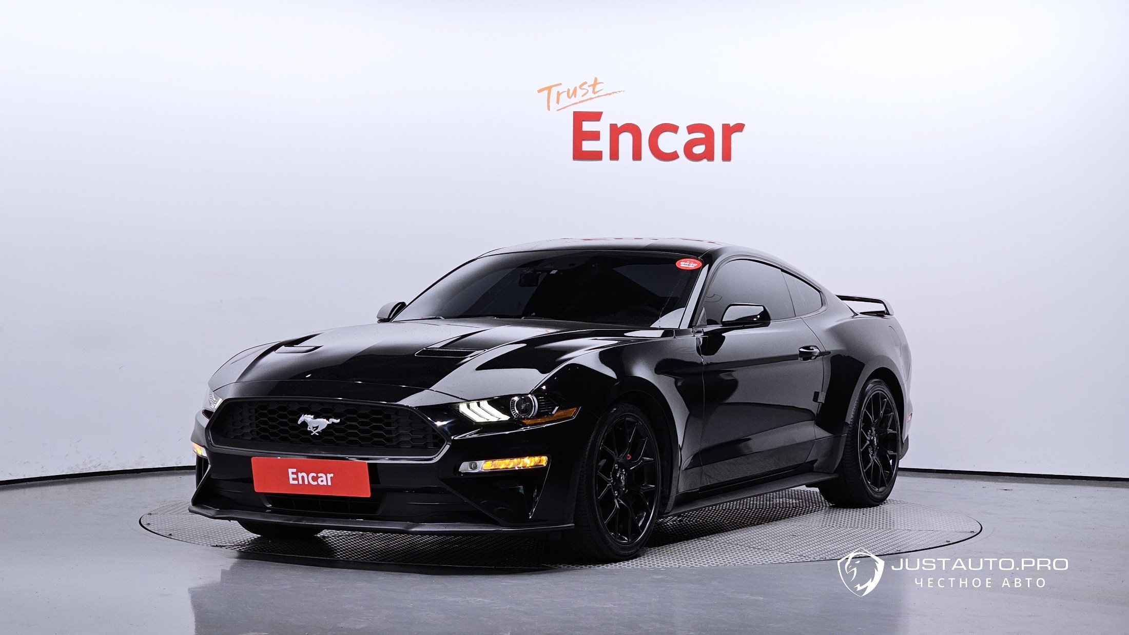 Автомобиль Ford Mustang