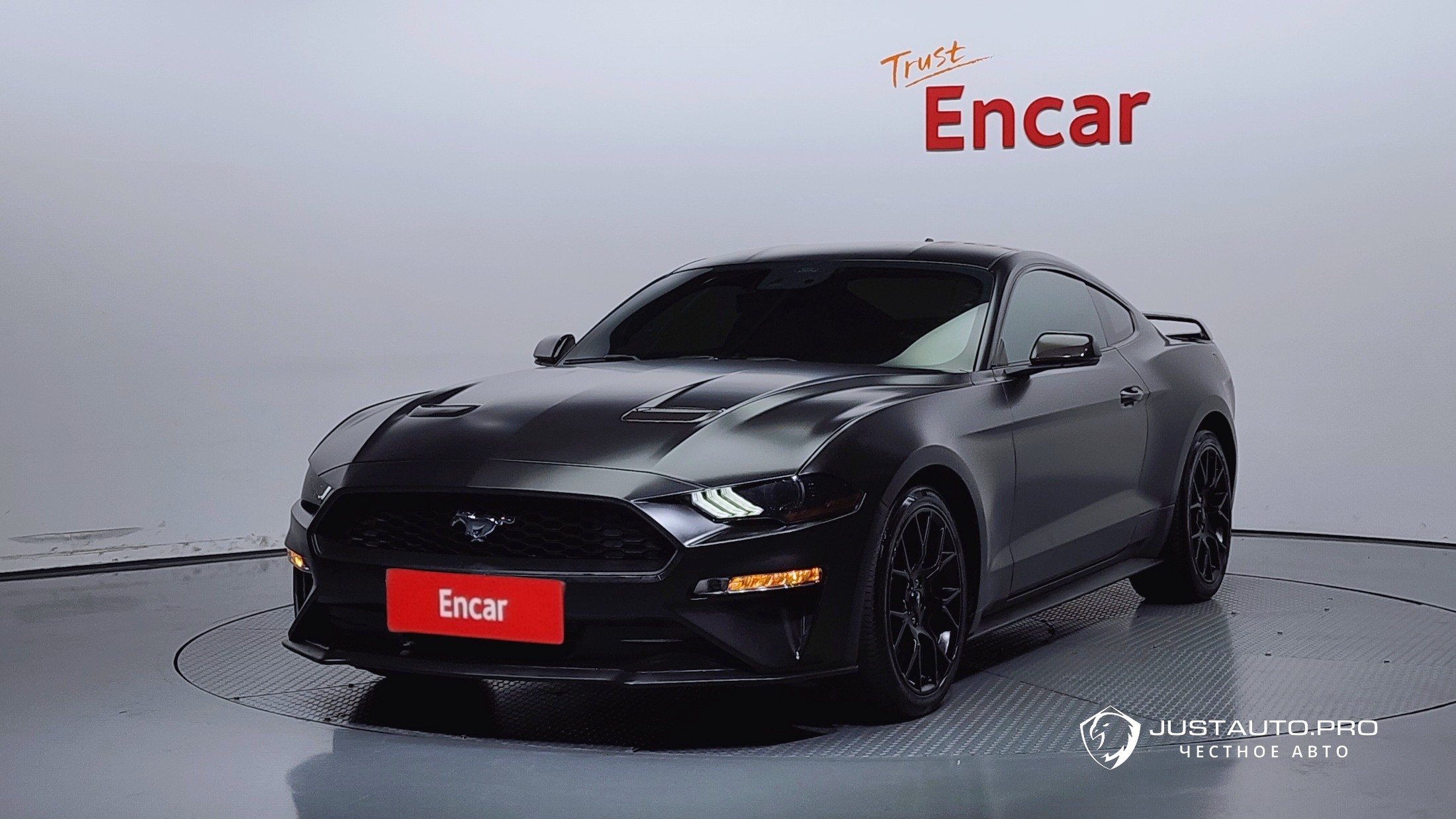Автомобиль Ford Mustang