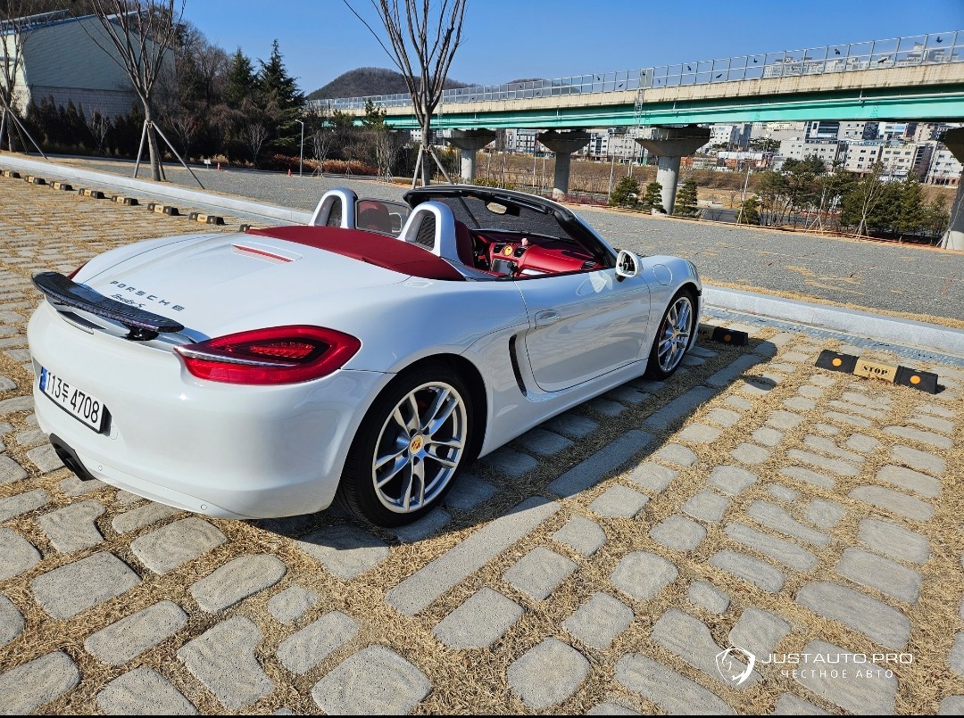Автомобиль Porsche Boxster