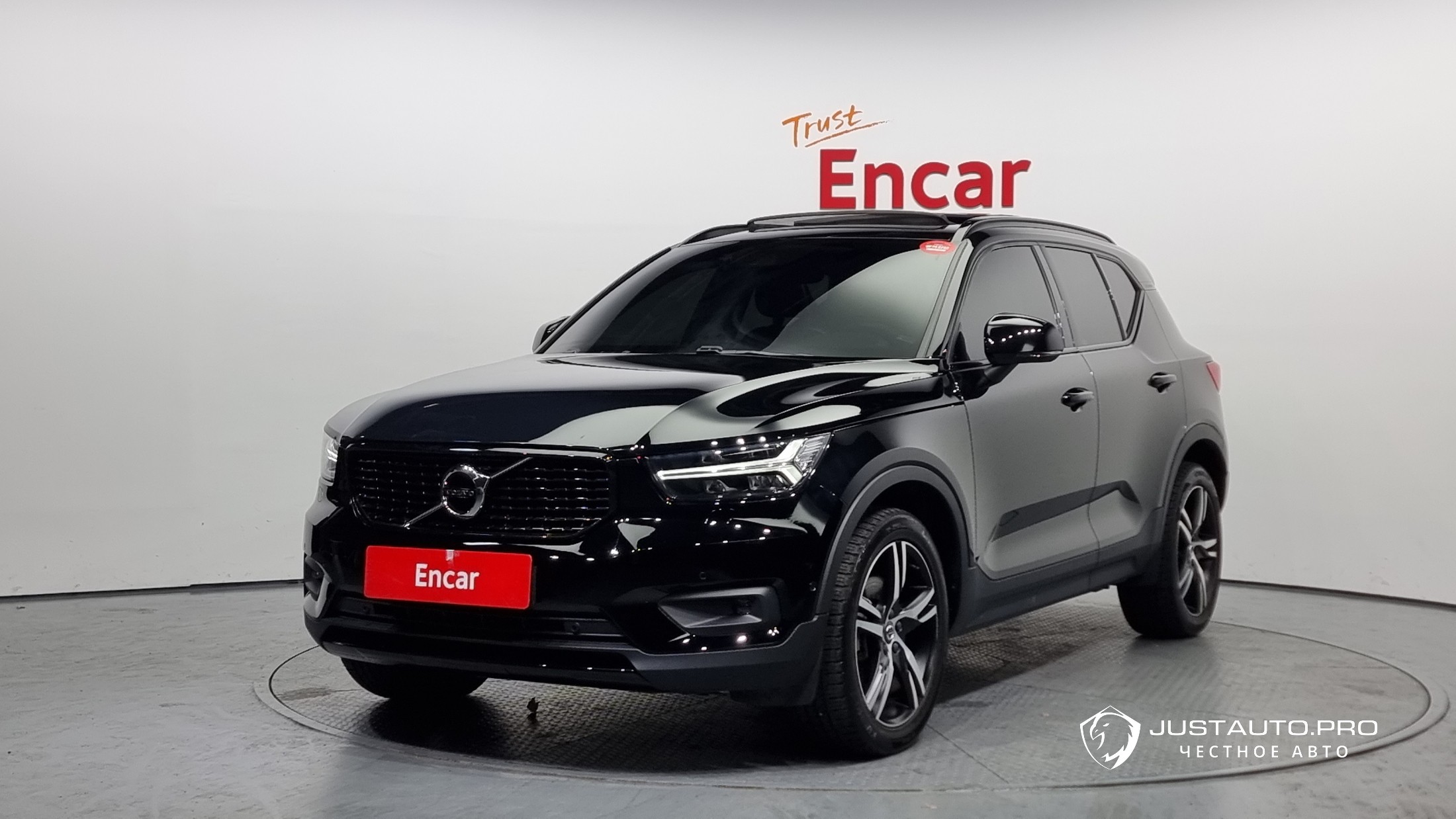Автомобиль Volvo XC40