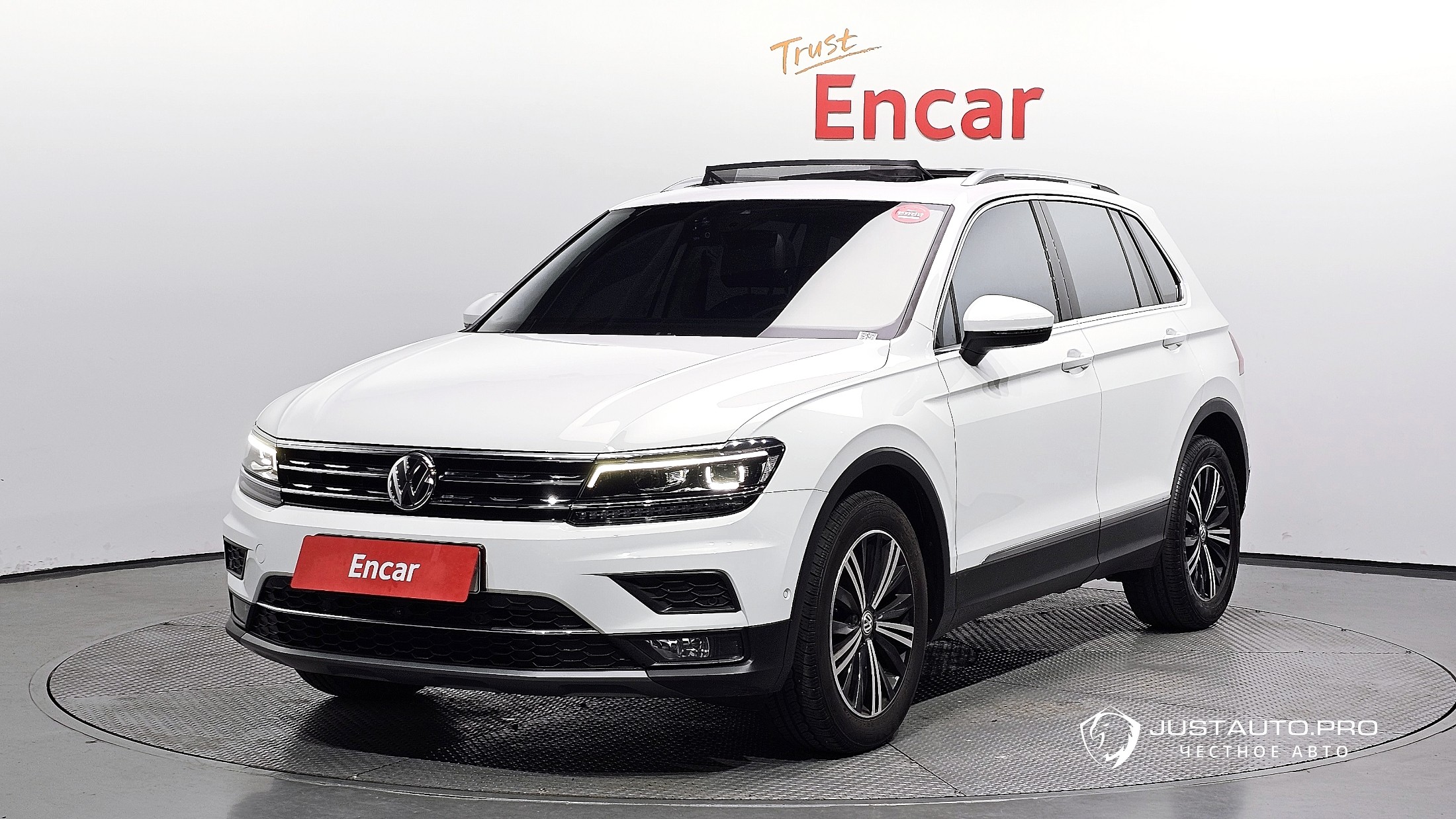 Автомобиль Volkswagen Tiguan