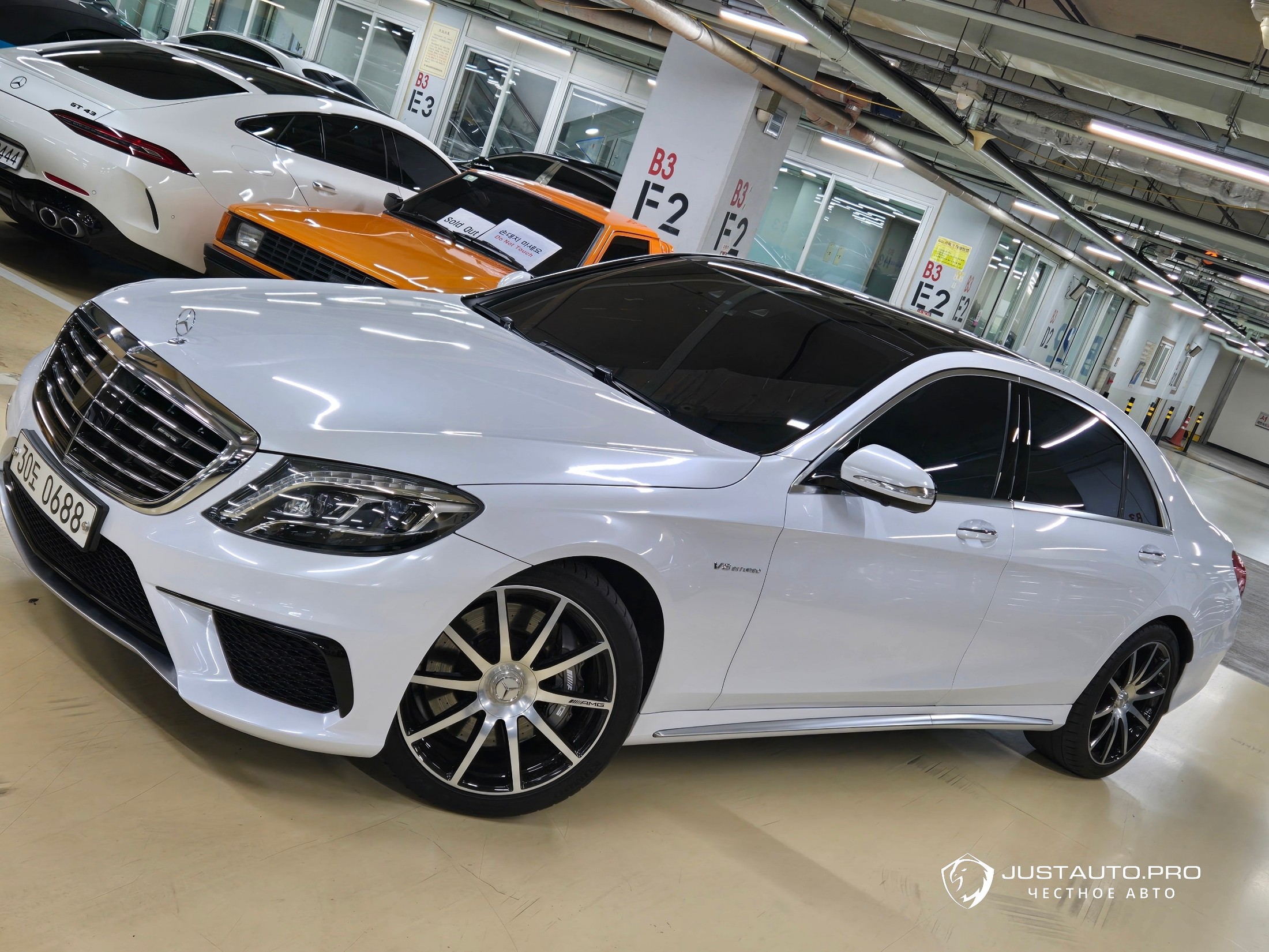 Автомобиль Mercedes-Benz S-Class