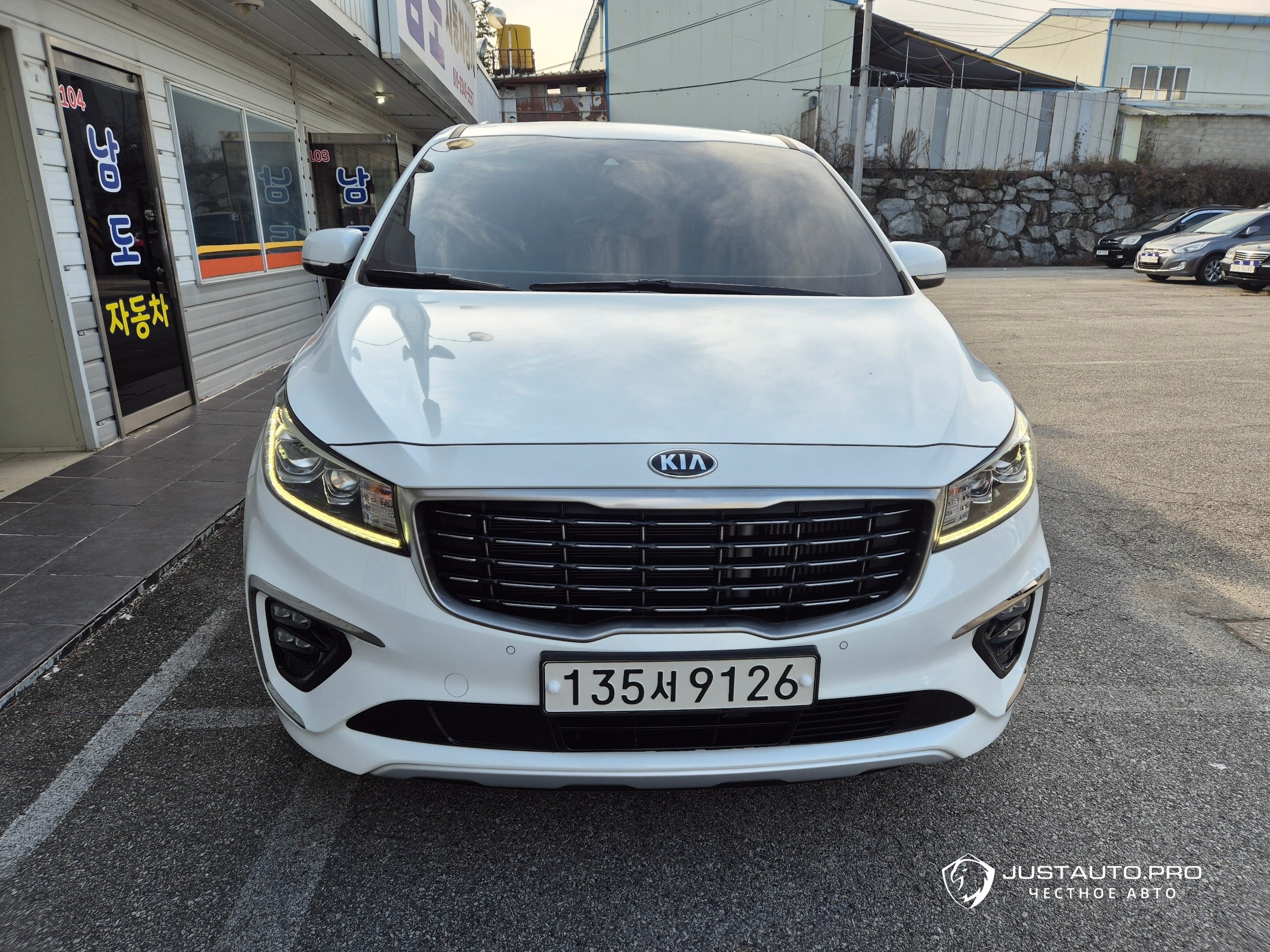 Автомобиль Kia Canival