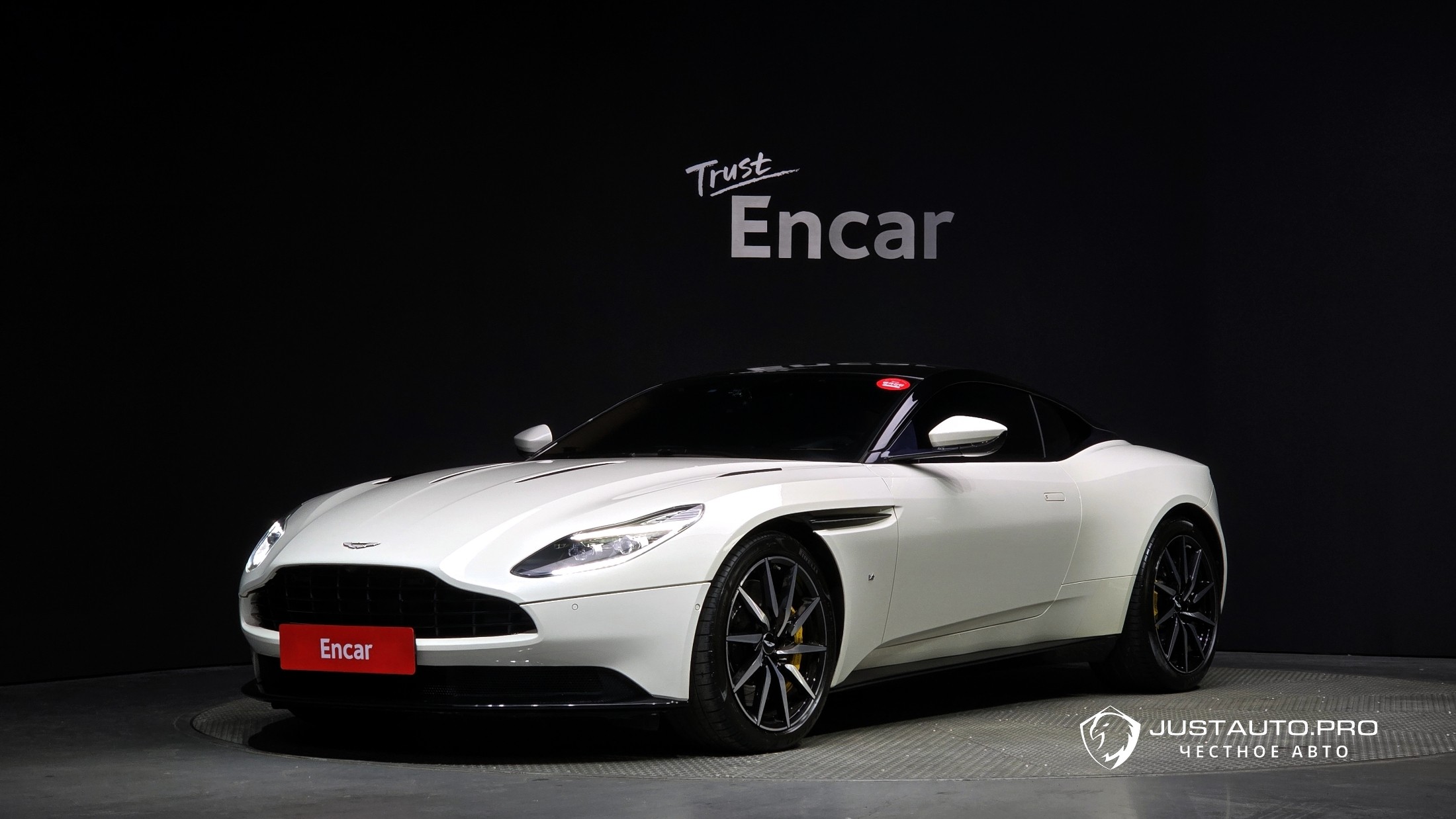 Автомобиль Astonmartin DB11
