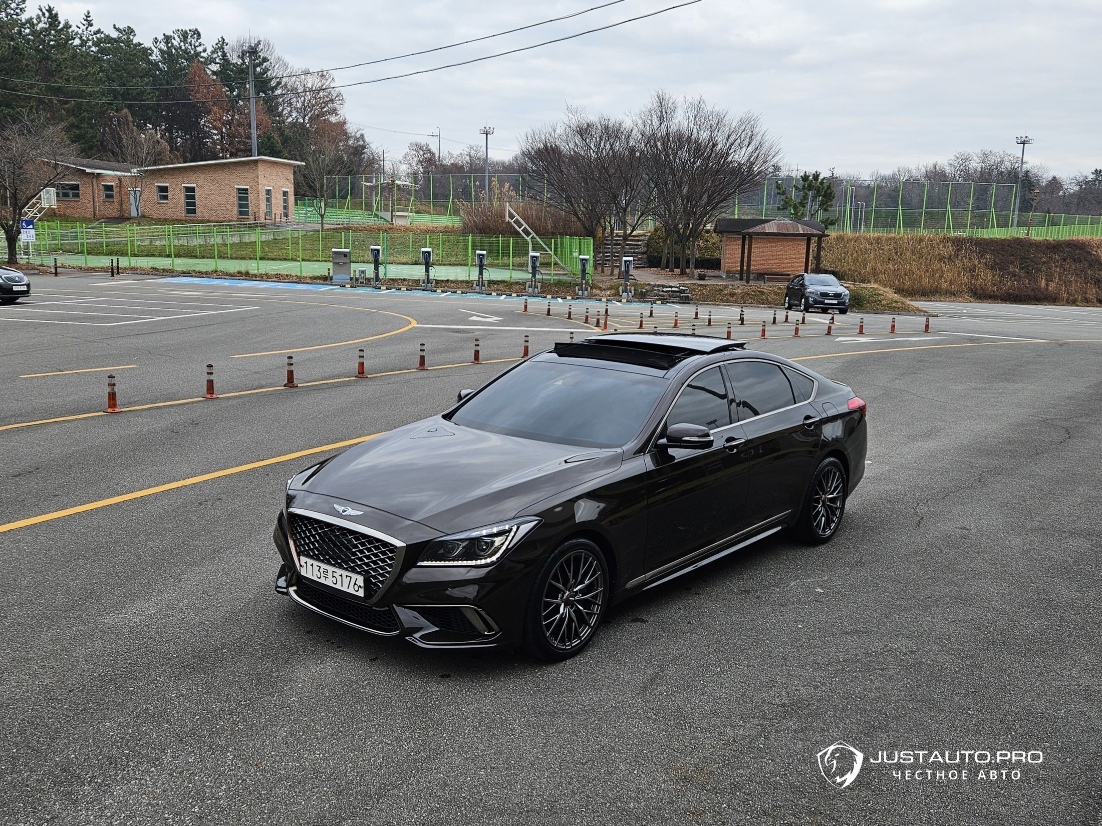Автомобиль Genesis G80