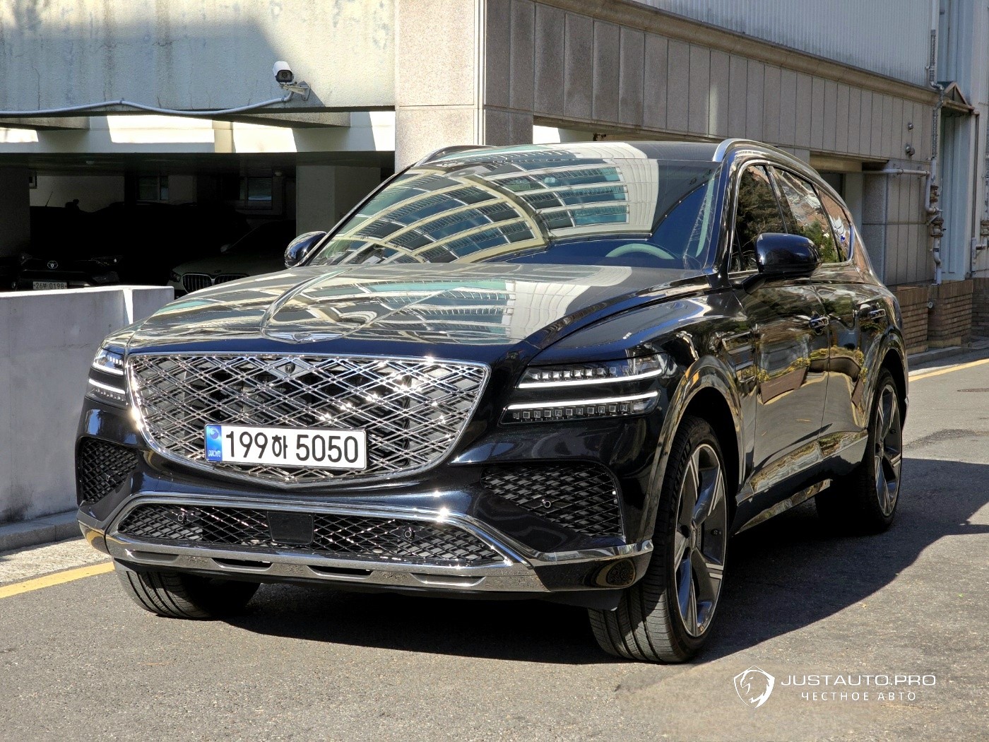 Автомобиль Genesis GV80