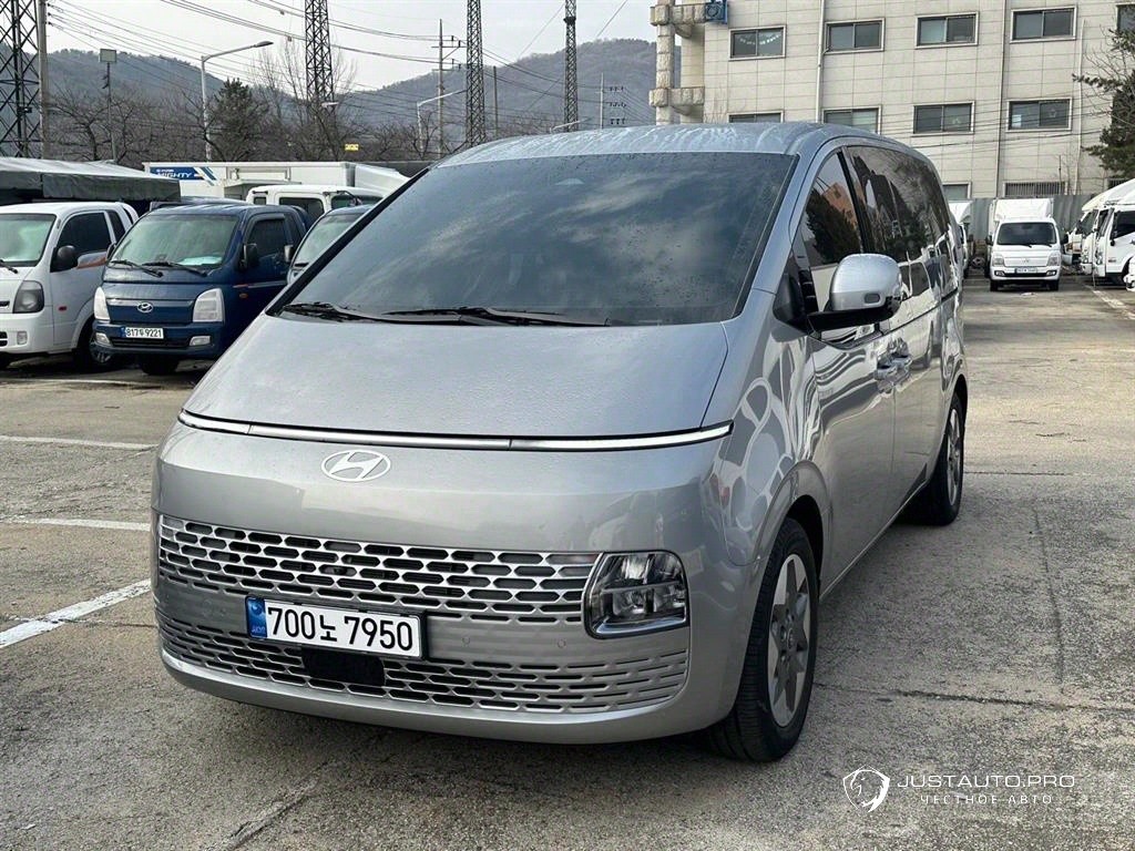 Автомобиль Hyundai Staria