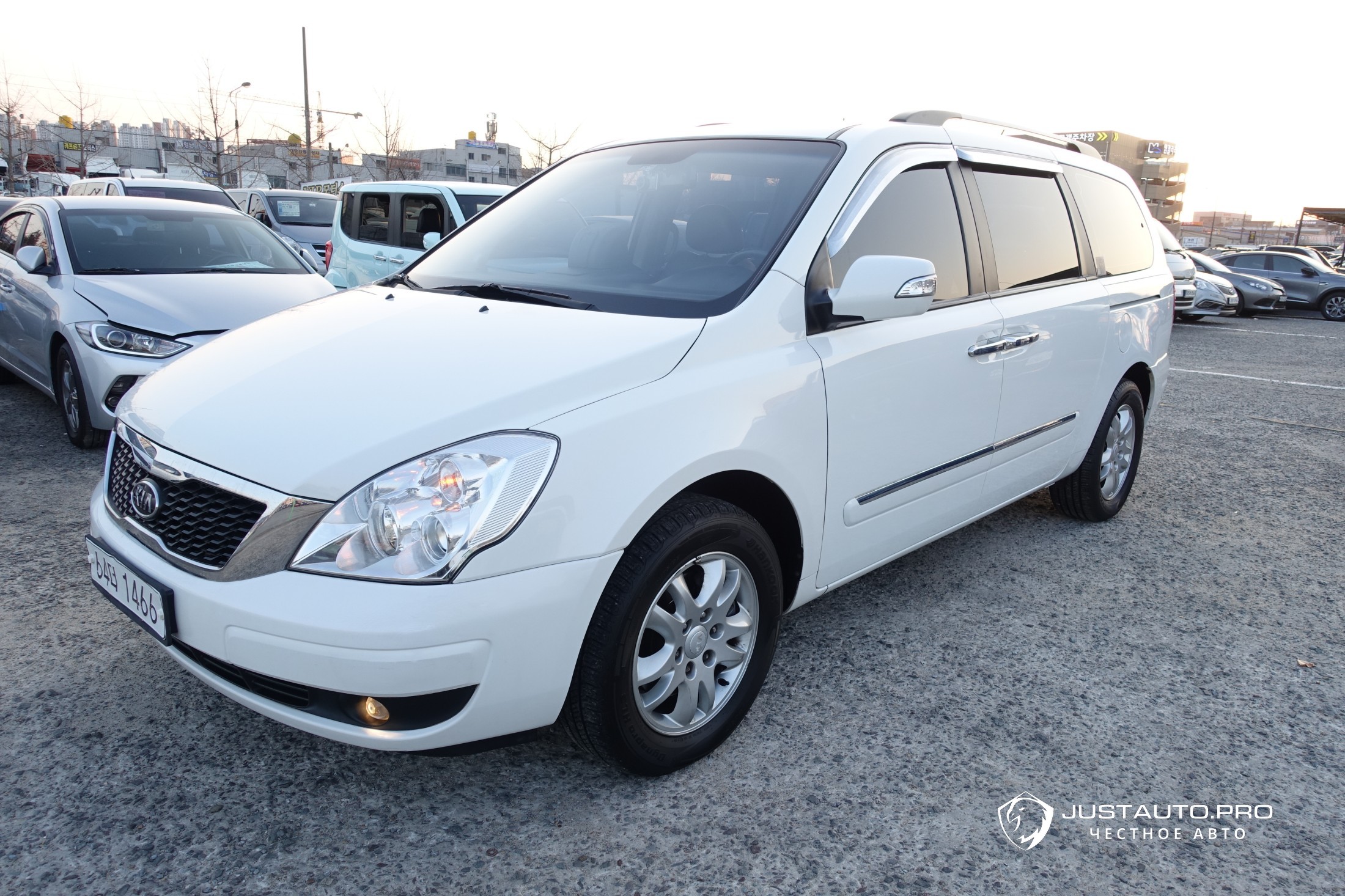 Автомобиль Kia Canival