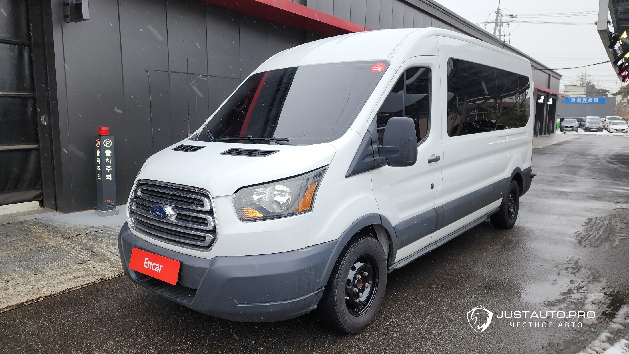 Автомобиль Ford Transit