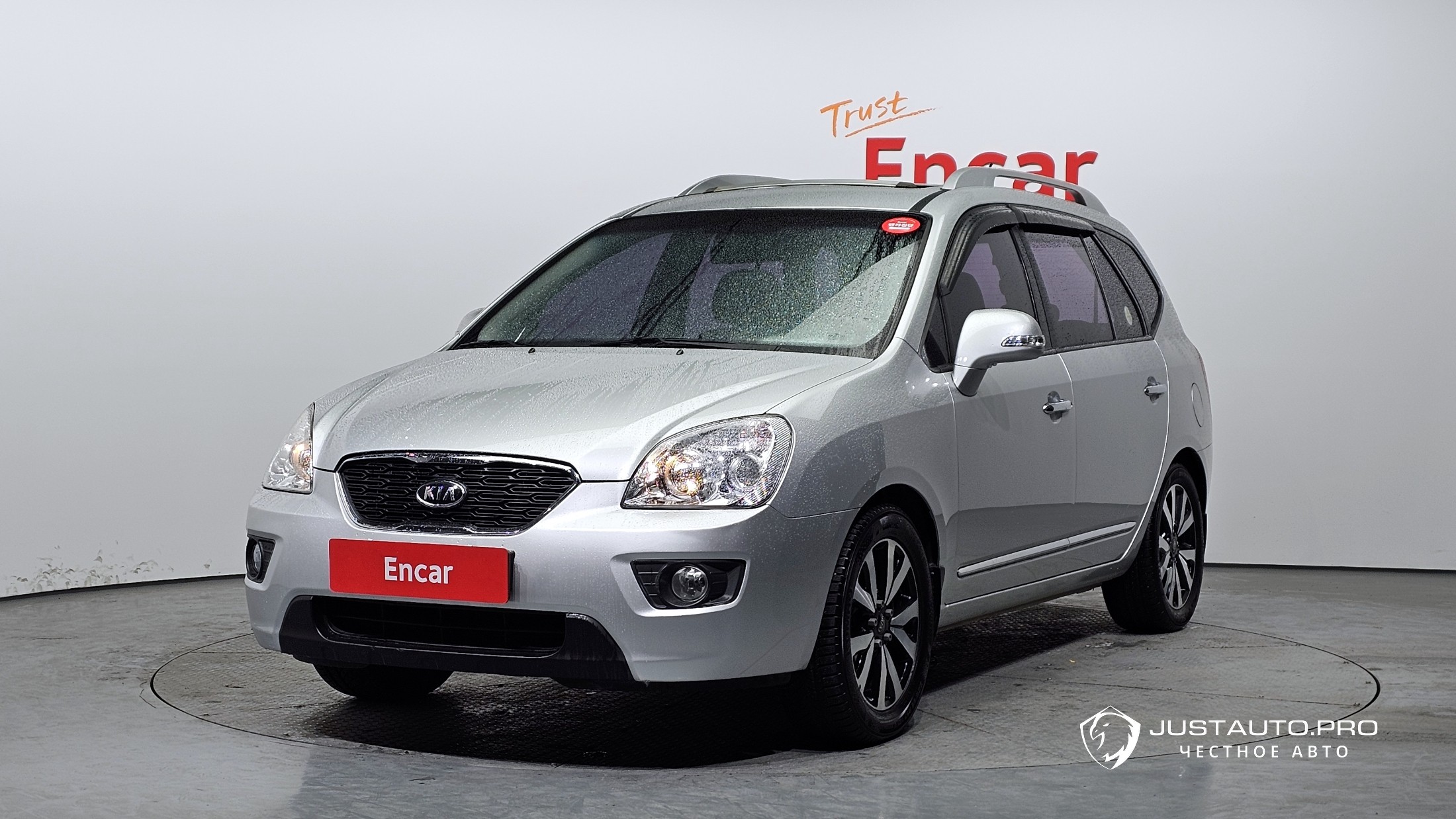 Автомобиль Kia Carens