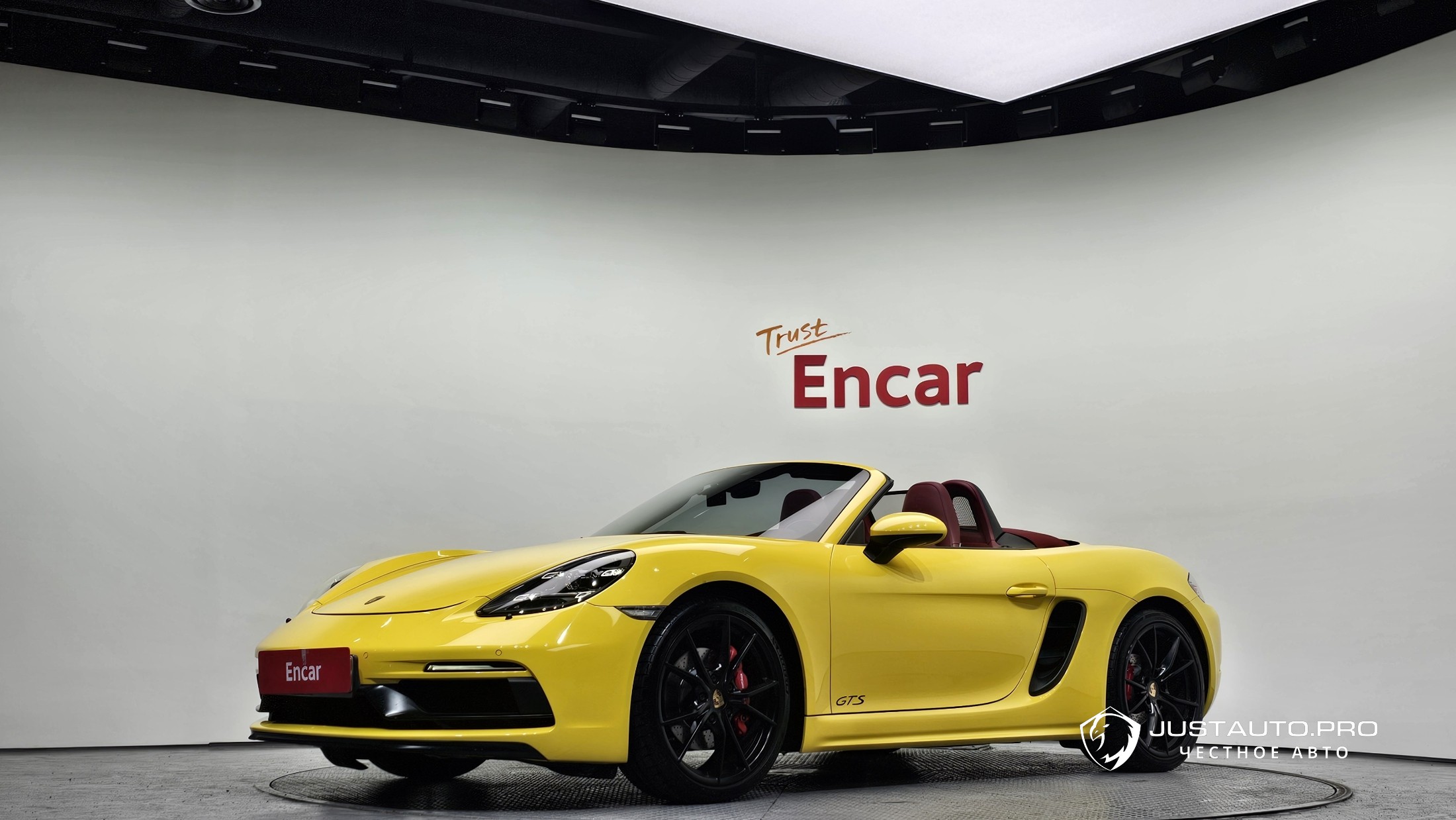 Автомобиль Porsche 718