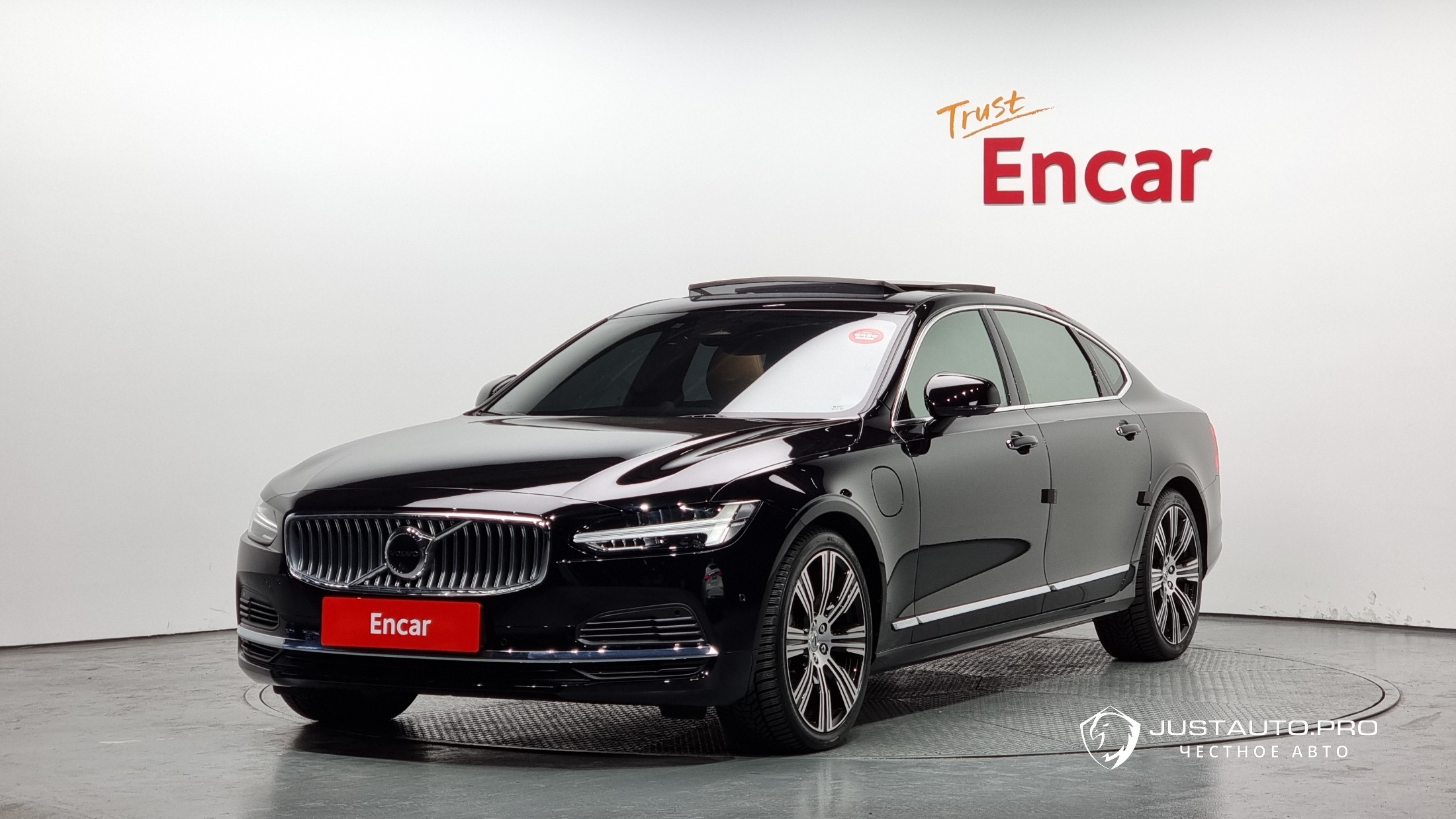Автомобиль Volvo S90
