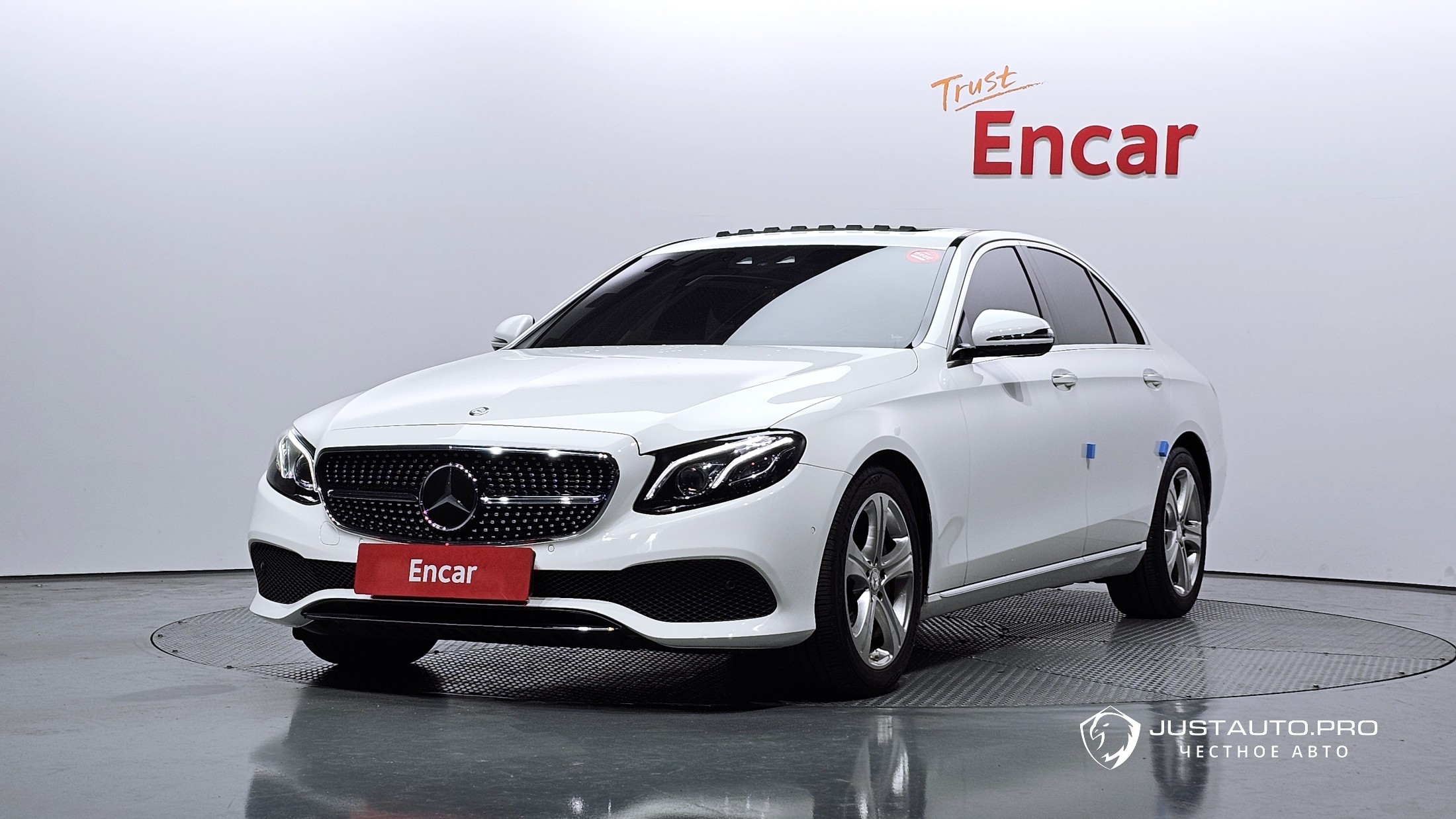 Автомобиль Mercedes-Benz E-Class