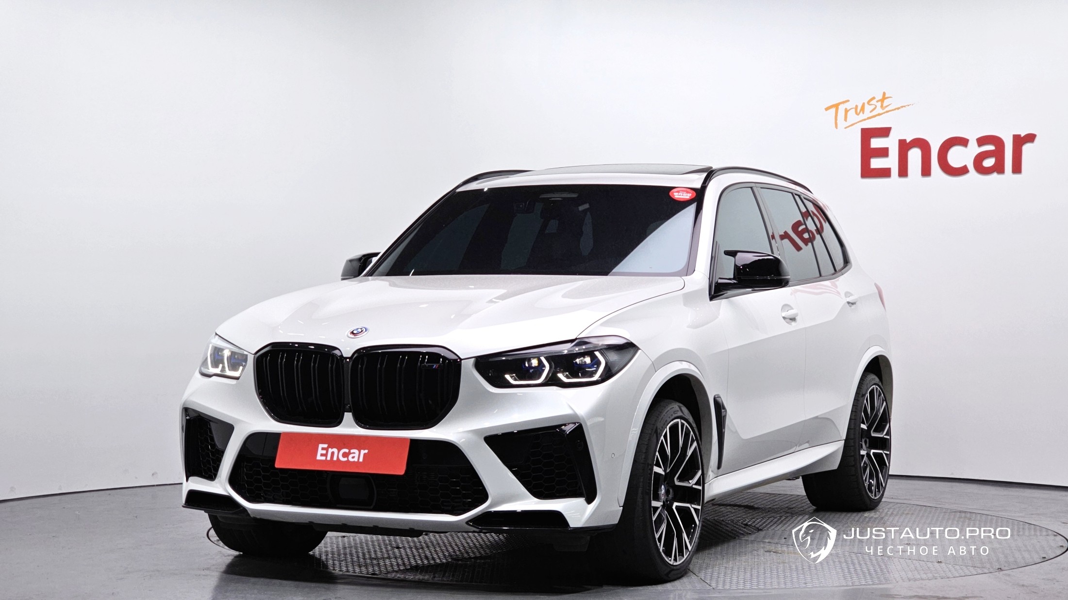 Автомобиль BMW X5M