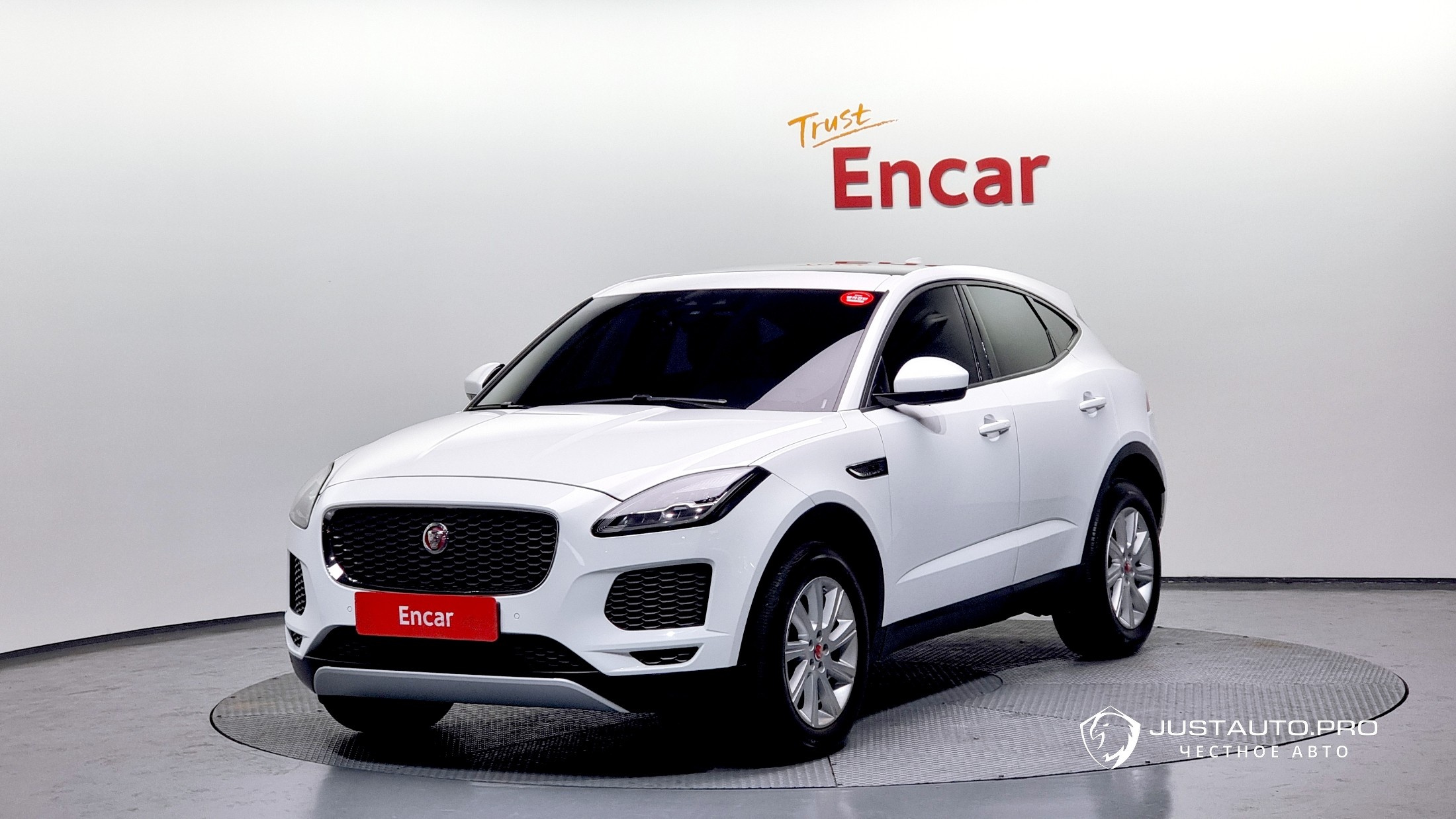 Автомобиль Jaguar E-PACE