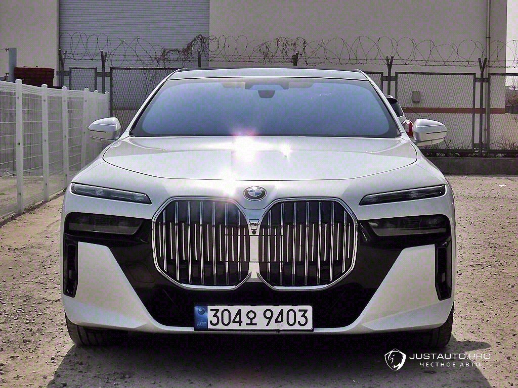 Автомобиль BMW 7-Series