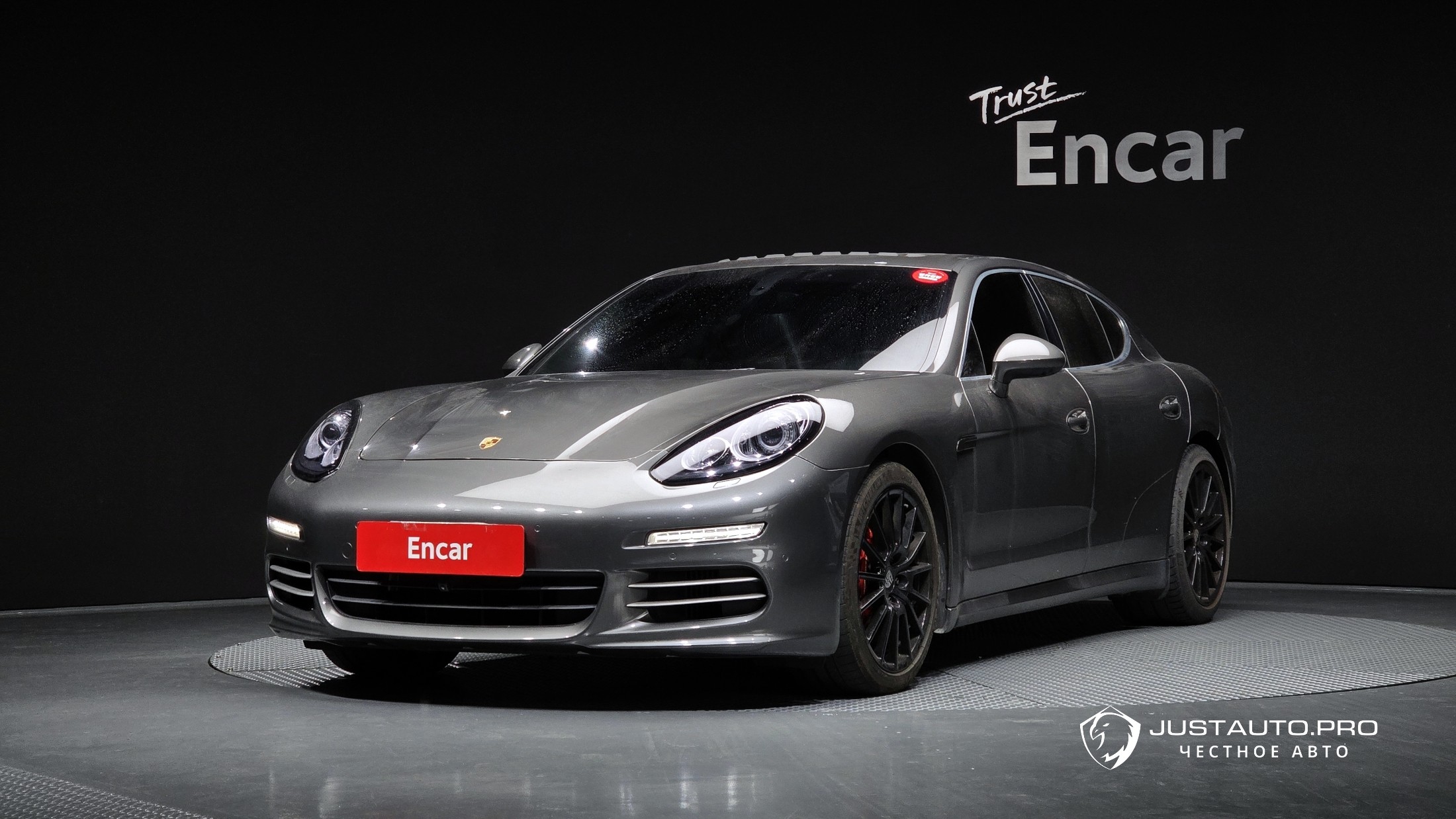 Автомобиль Porsche Panamera