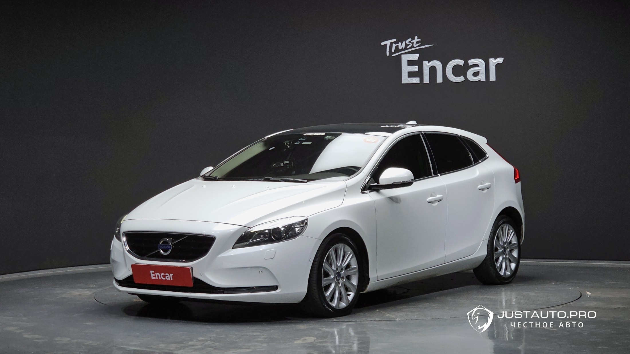 Автомобиль Volvo V40
