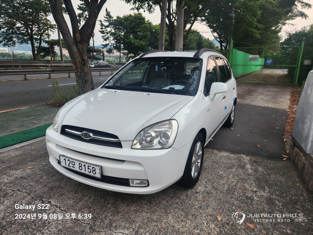 Автомобиль Kia Carens