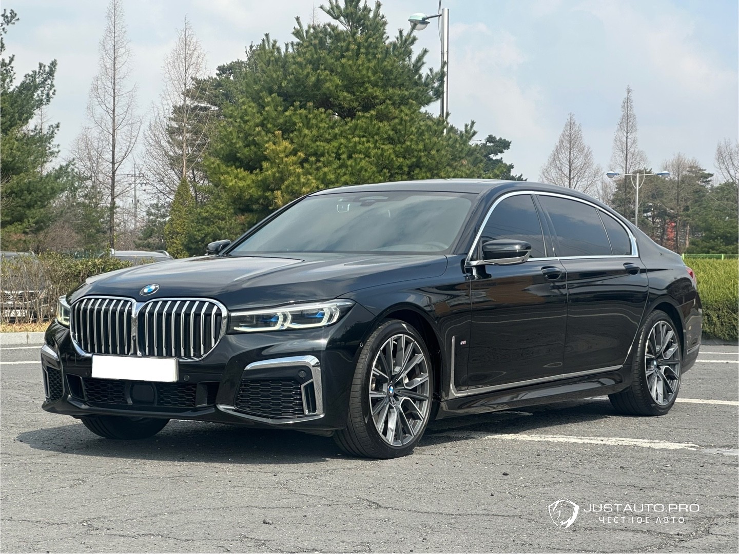 Автомобиль BMW 7-Series
