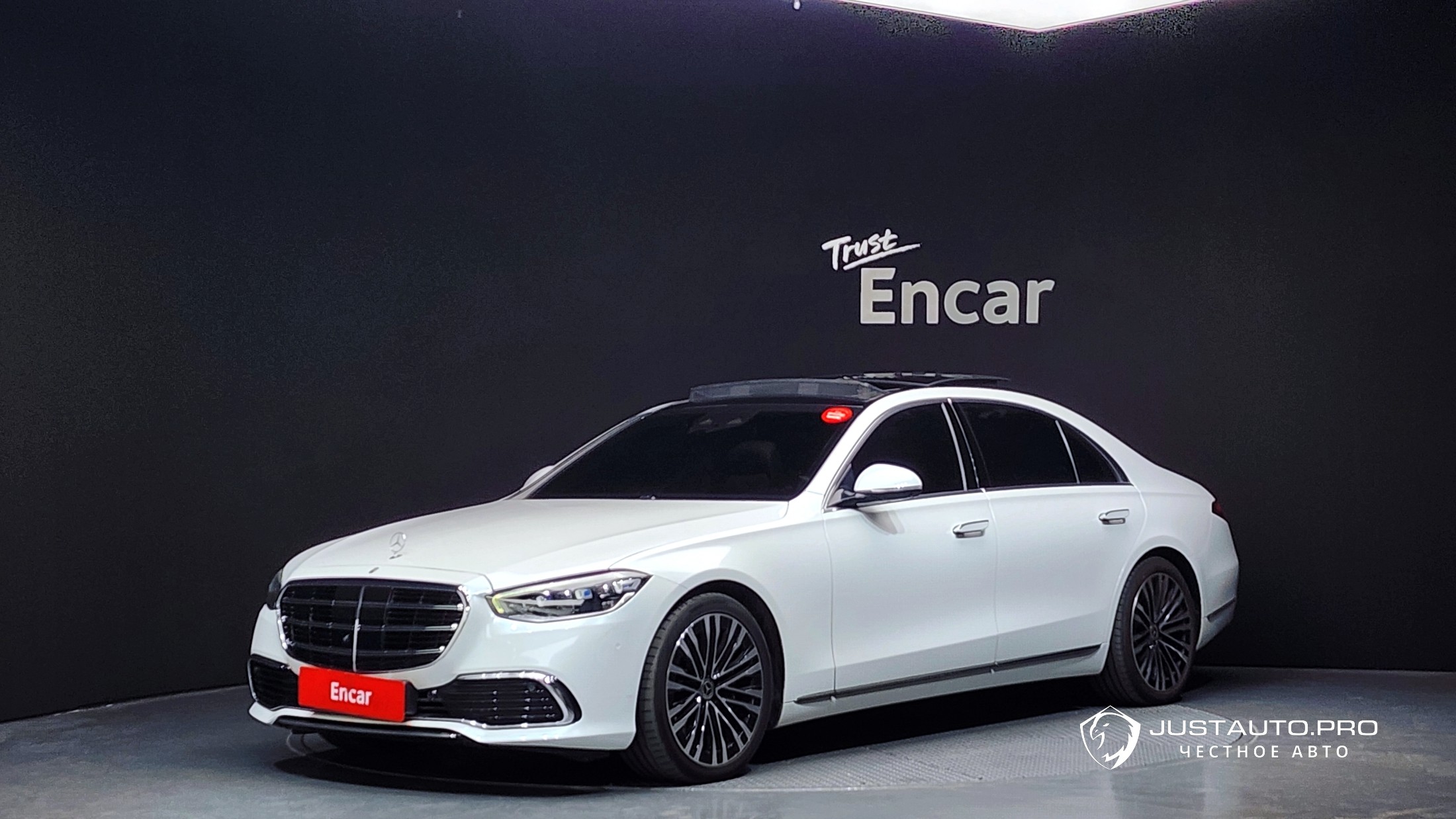 Автомобиль Mercedes-Benz S-Class