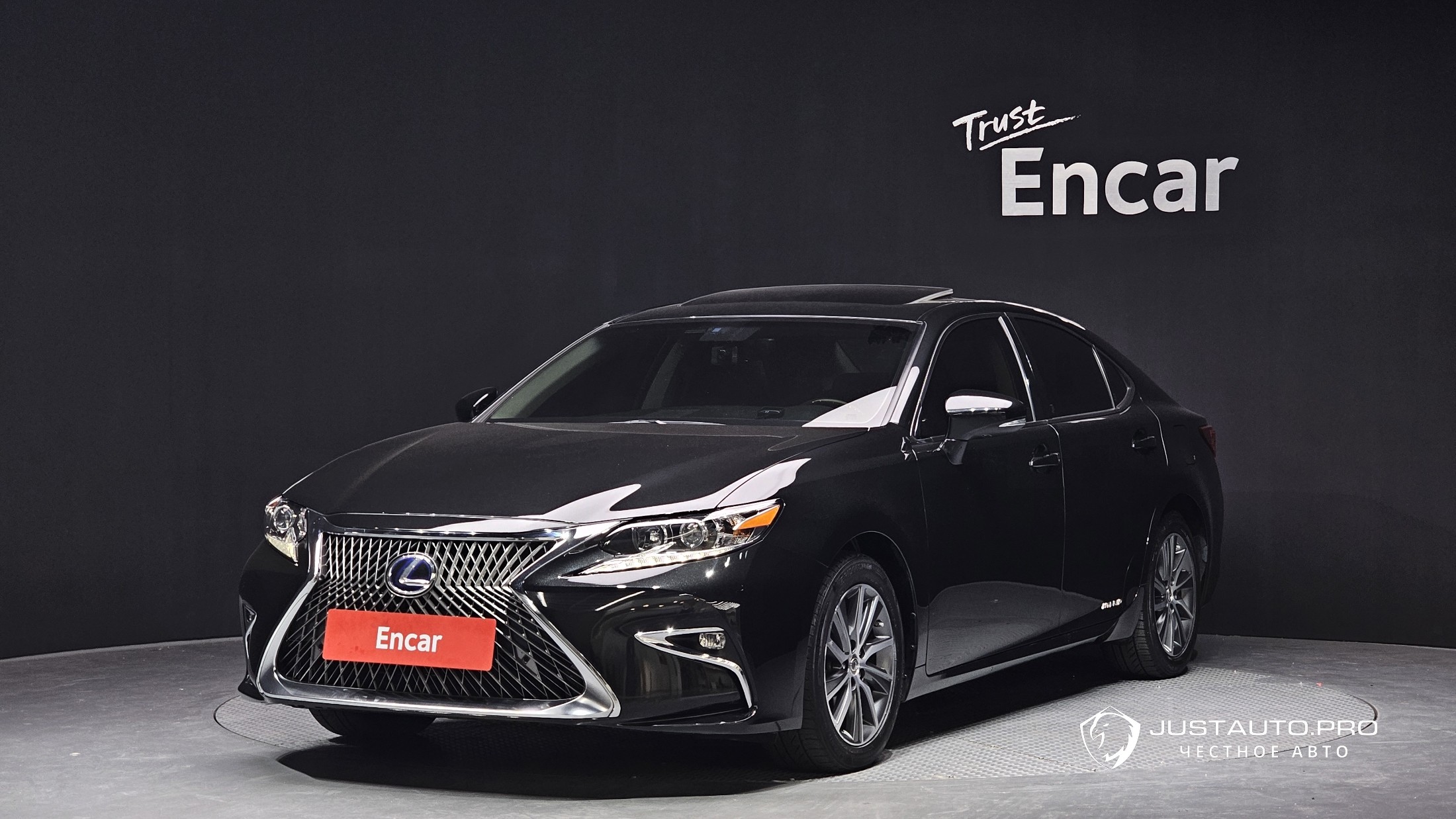 Автомобиль Lexus ES