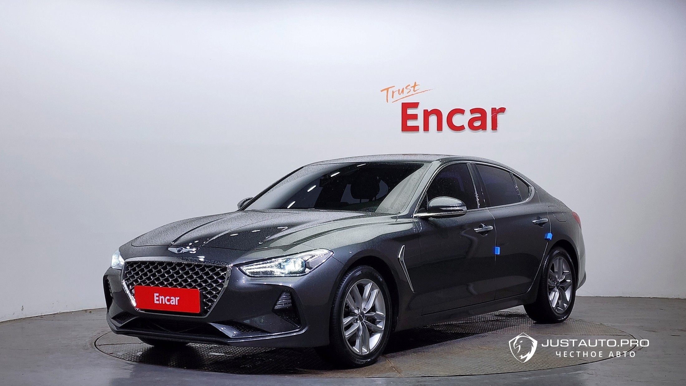 Автомобиль Genesis G70