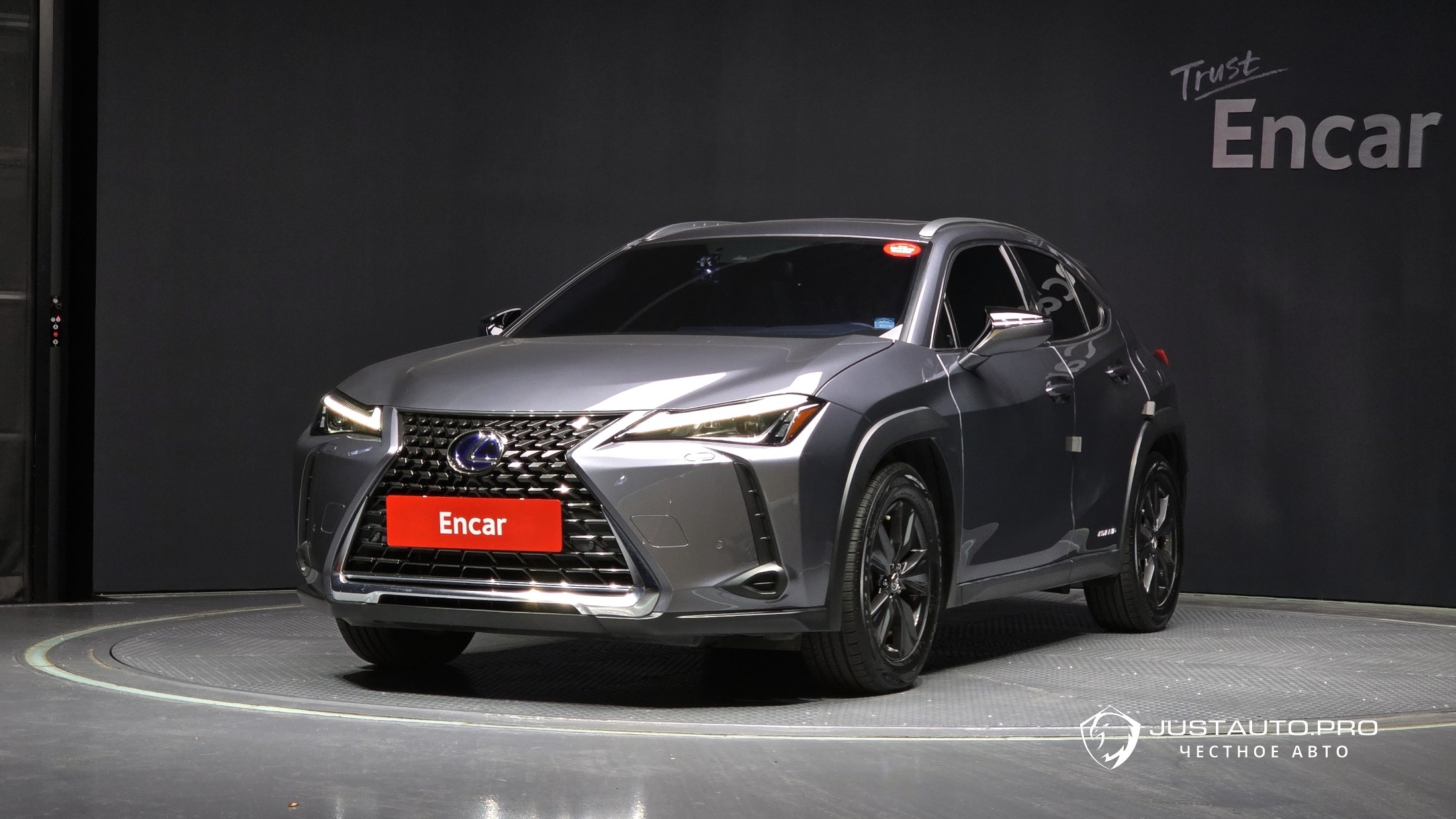 Автомобиль Lexus UX