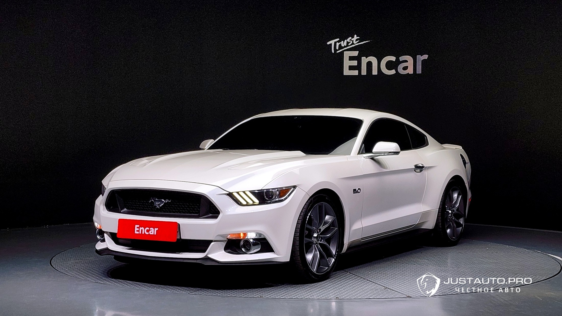 Автомобиль Ford Mustang