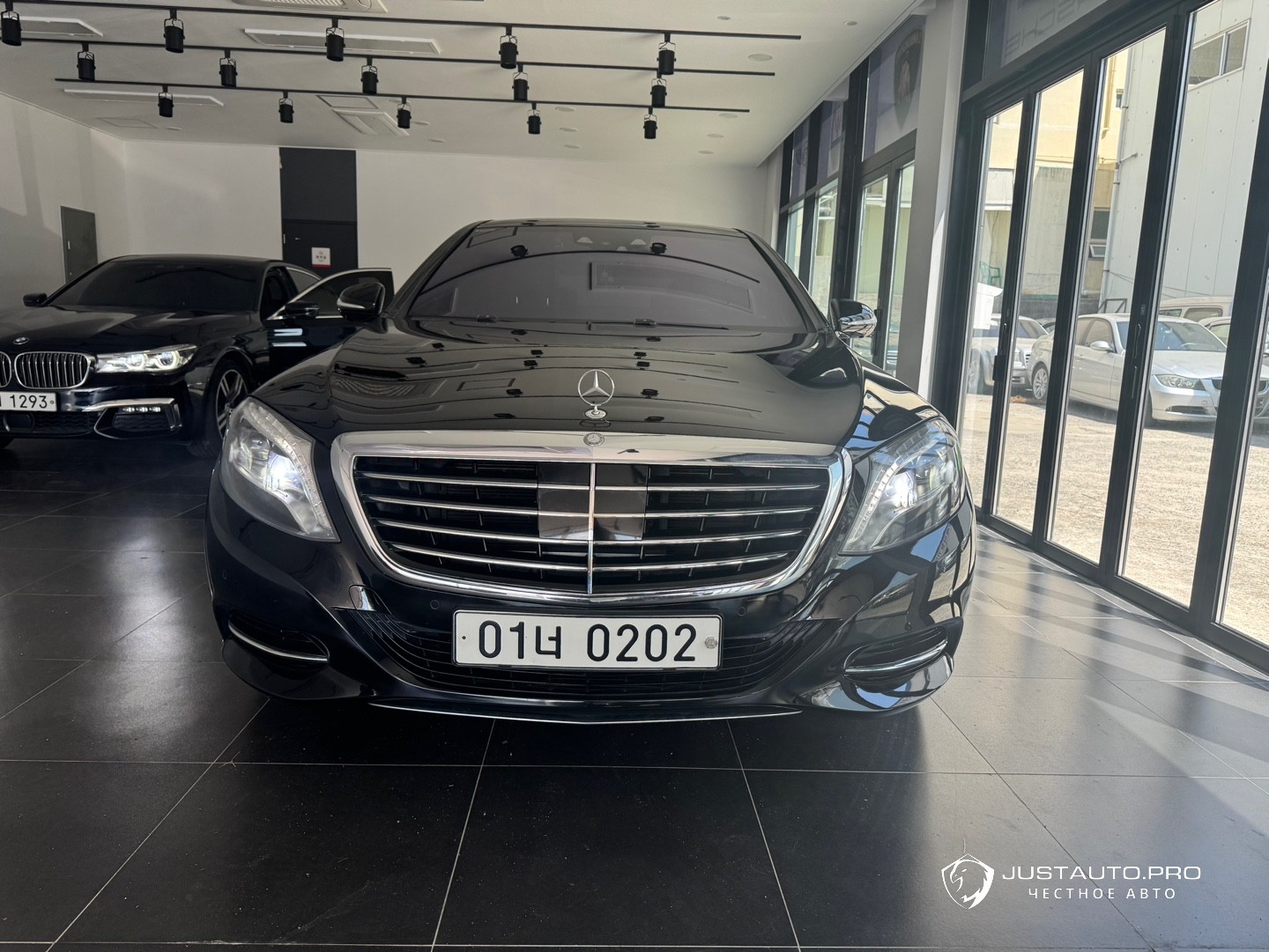 Автомобиль Mercedes-Benz S-Class