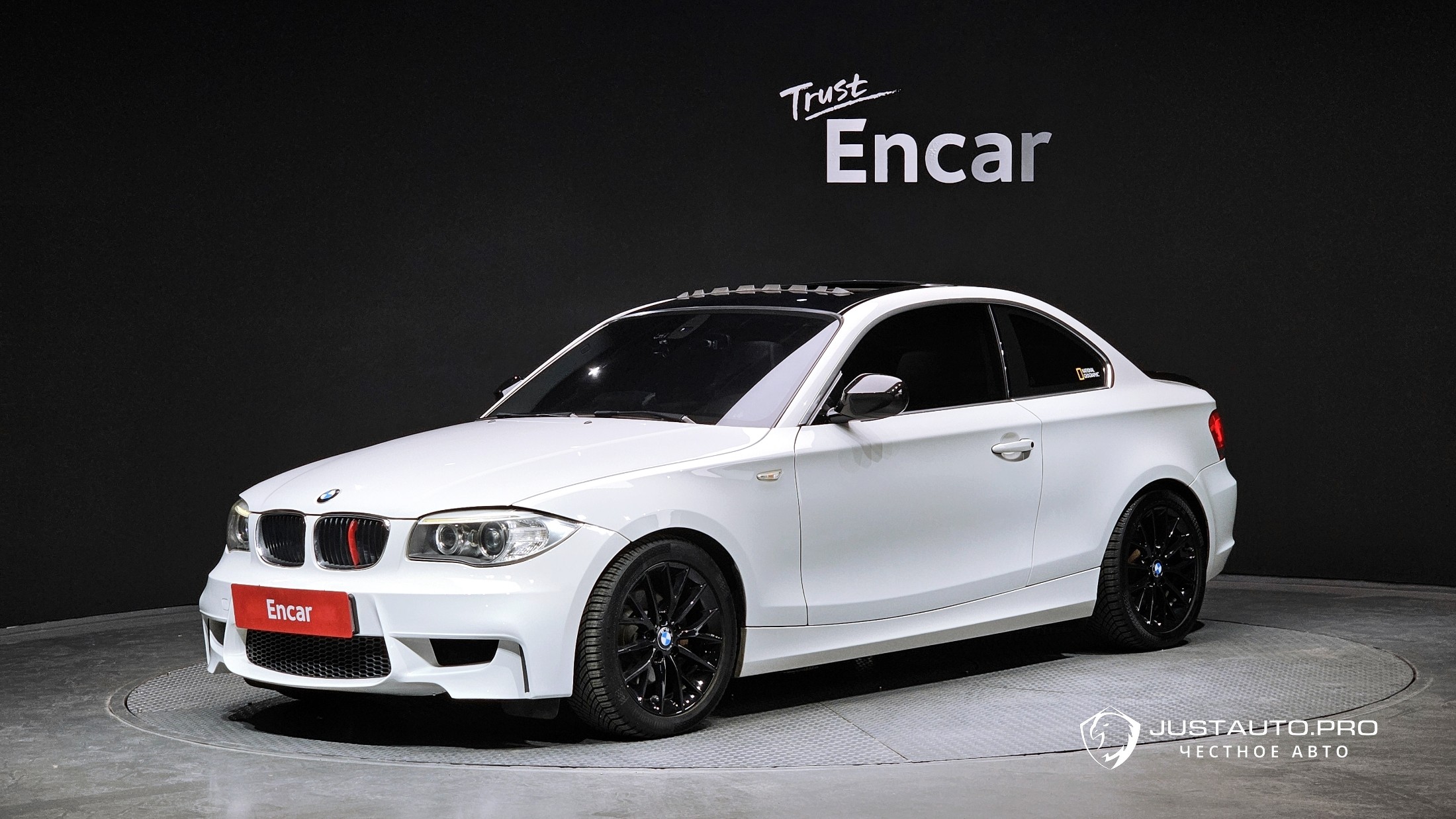 Автомобиль BMW 1-Series