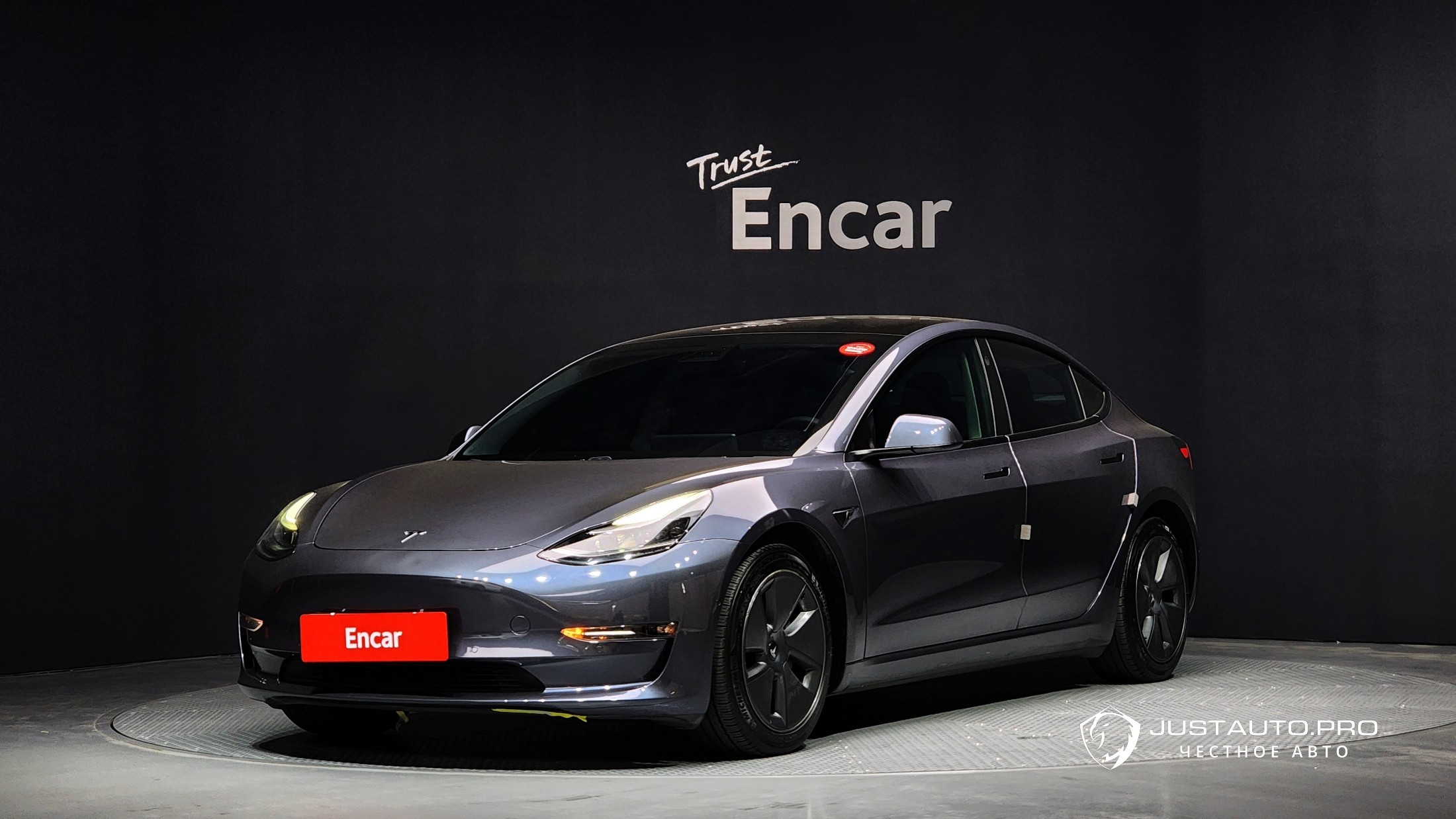 Автомобиль Tesla Model 3
