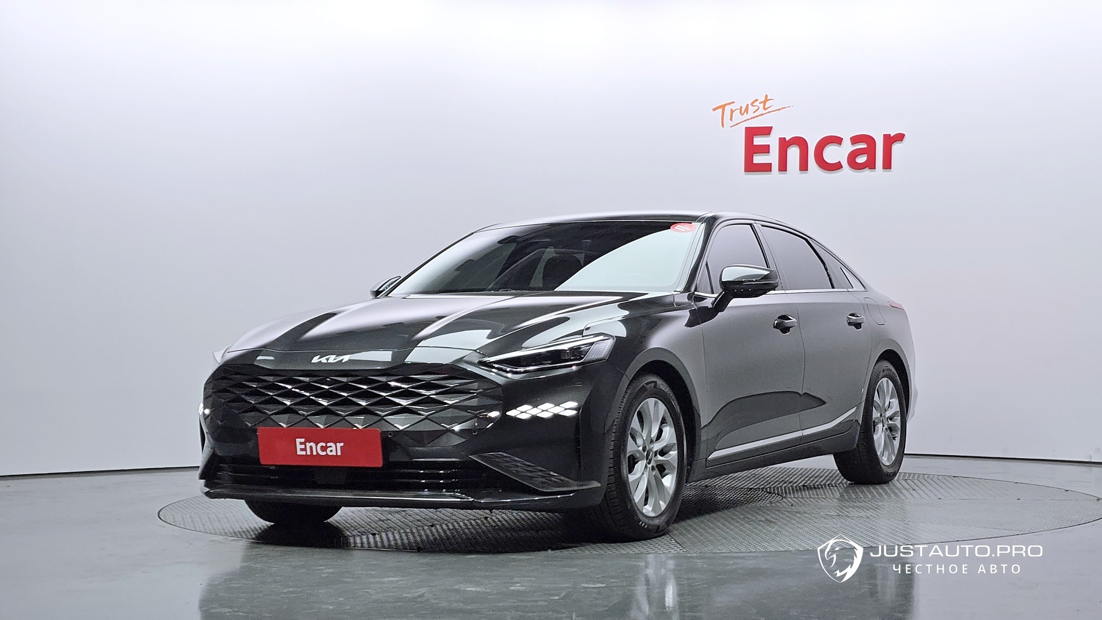 Автомобиль Kia K8