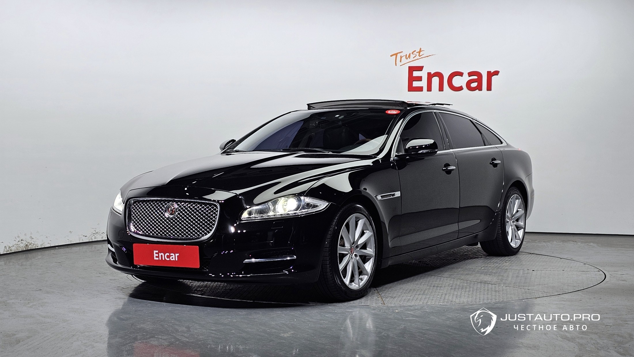 Автомобиль Jaguar XJ