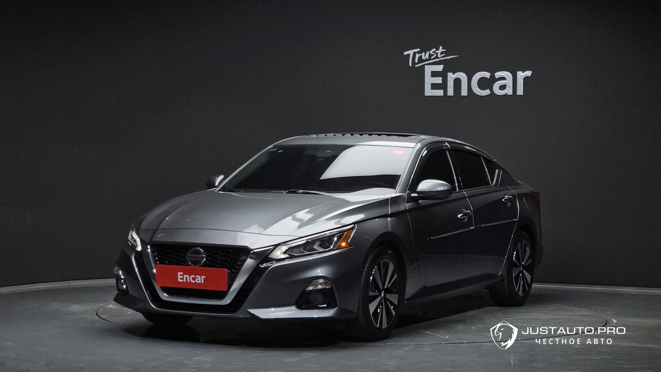 Автомобиль Nissan Altima