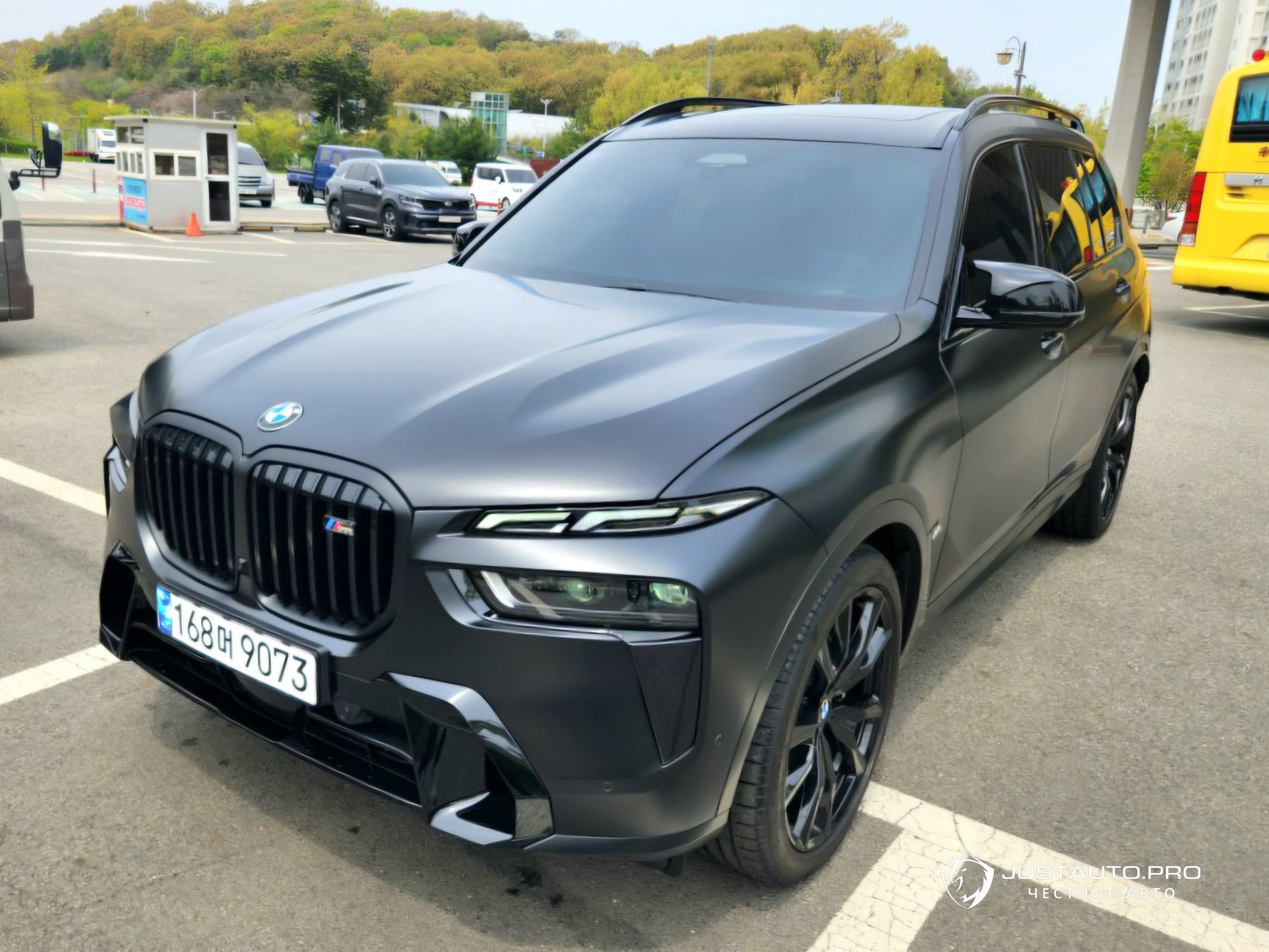 Автомобиль BMW X7
