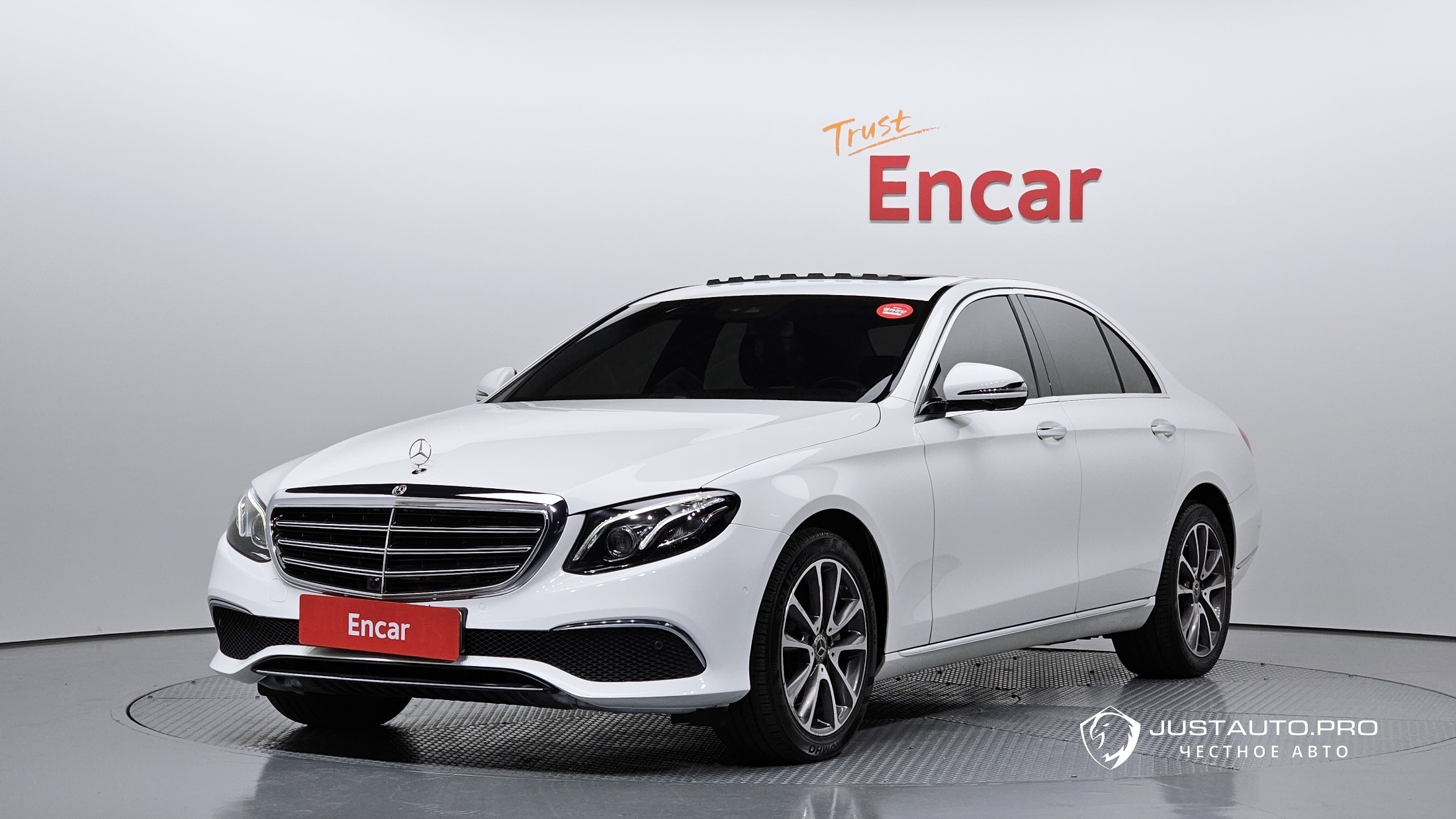Автомобиль Mercedes-Benz E-Class