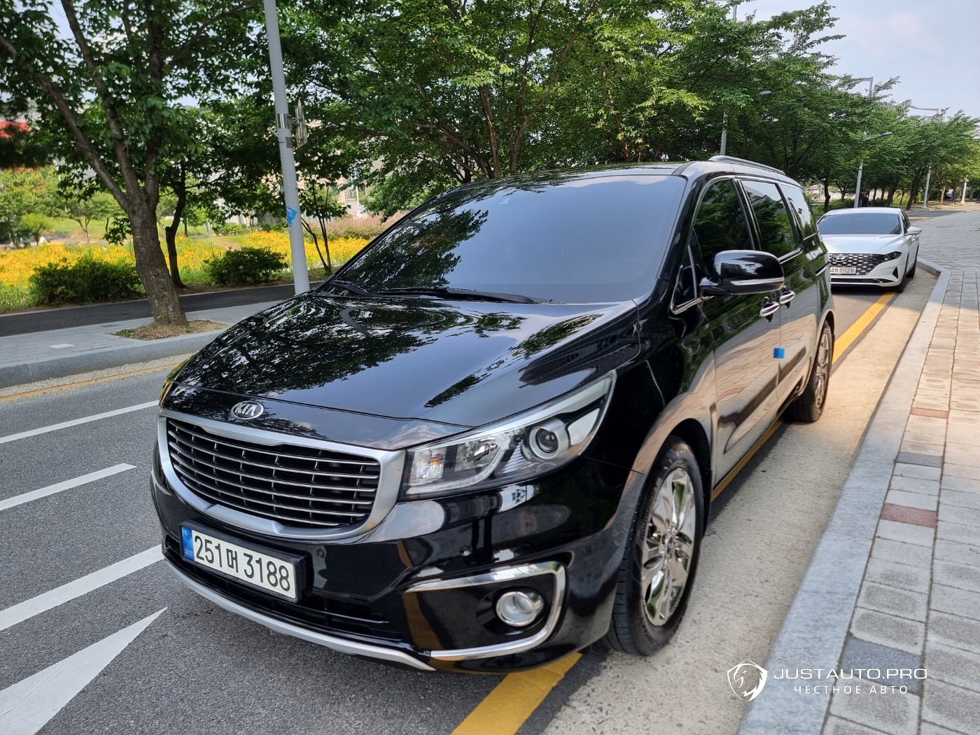 Автомобиль Kia Canival